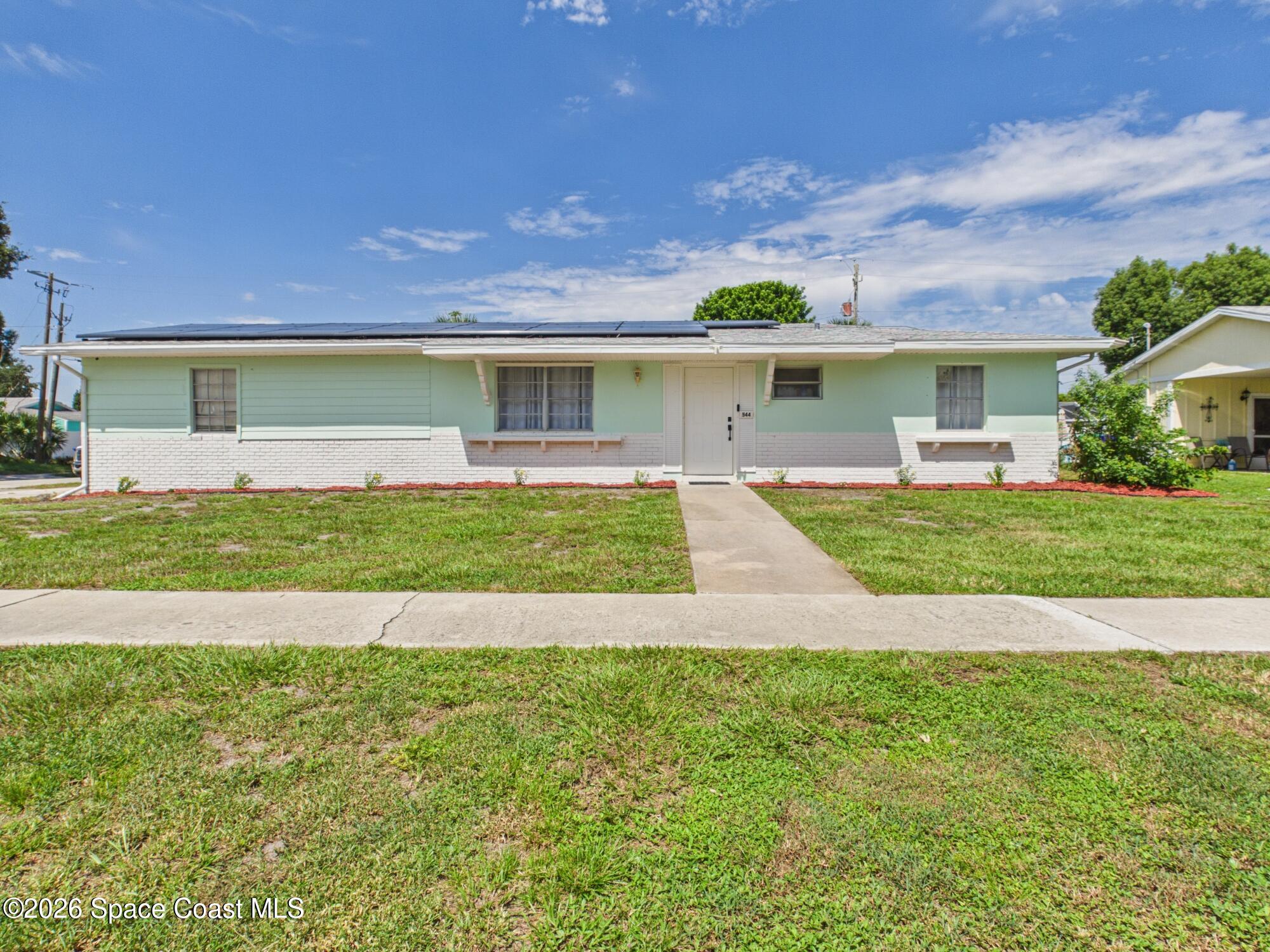 944 Lance Street — photo