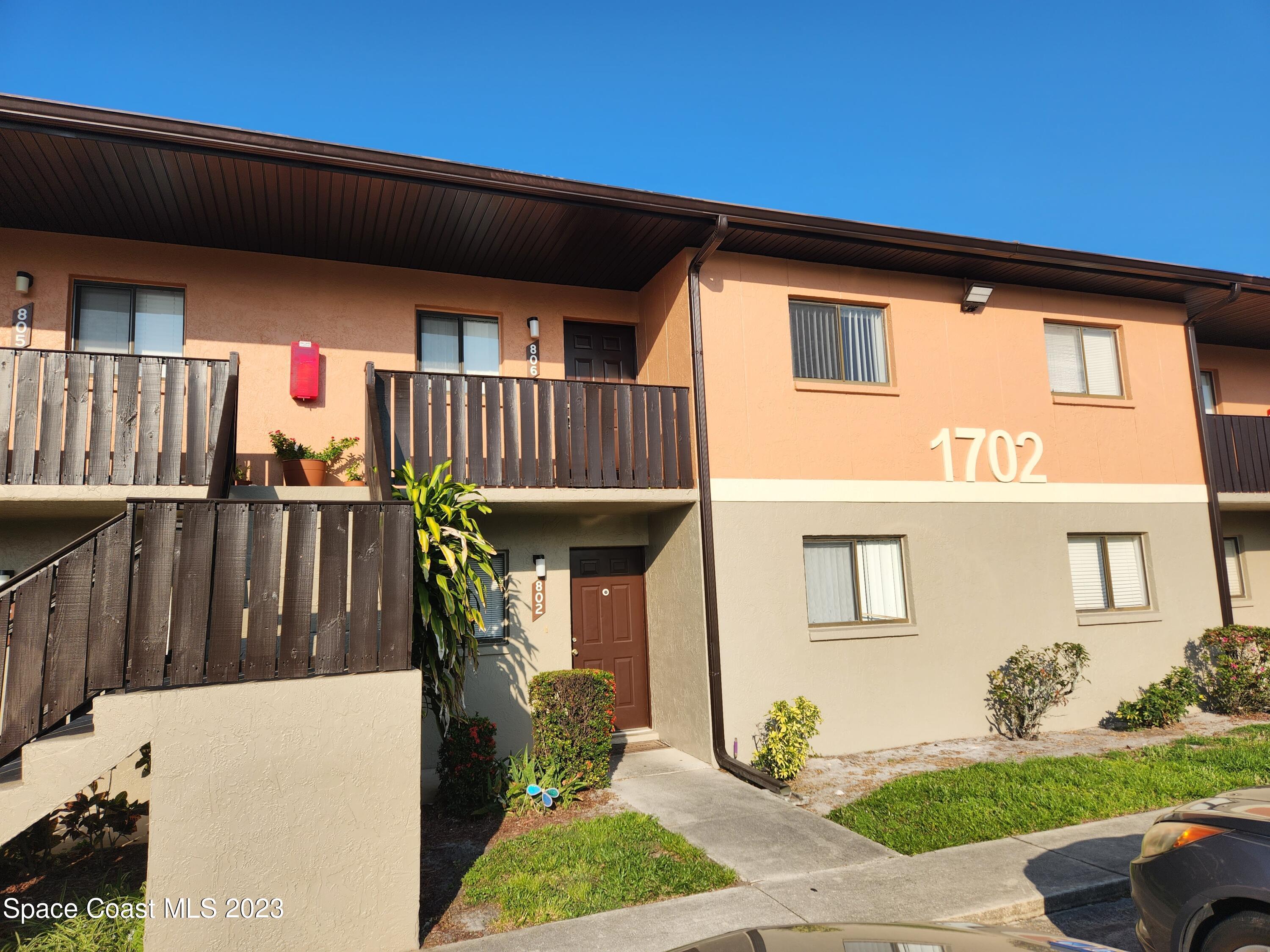 1702 University Lane 806 — photo