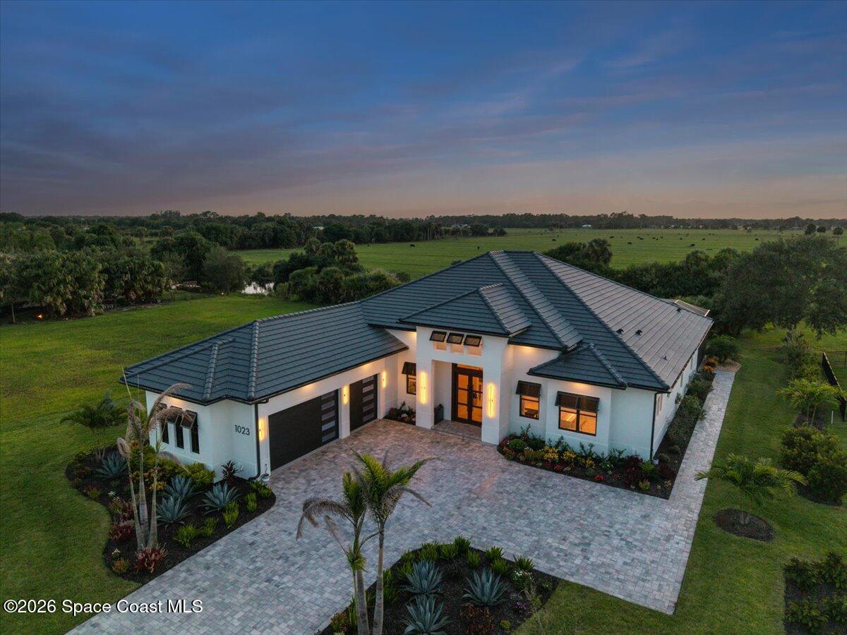 1023 W Polo Grounds Drive — photo