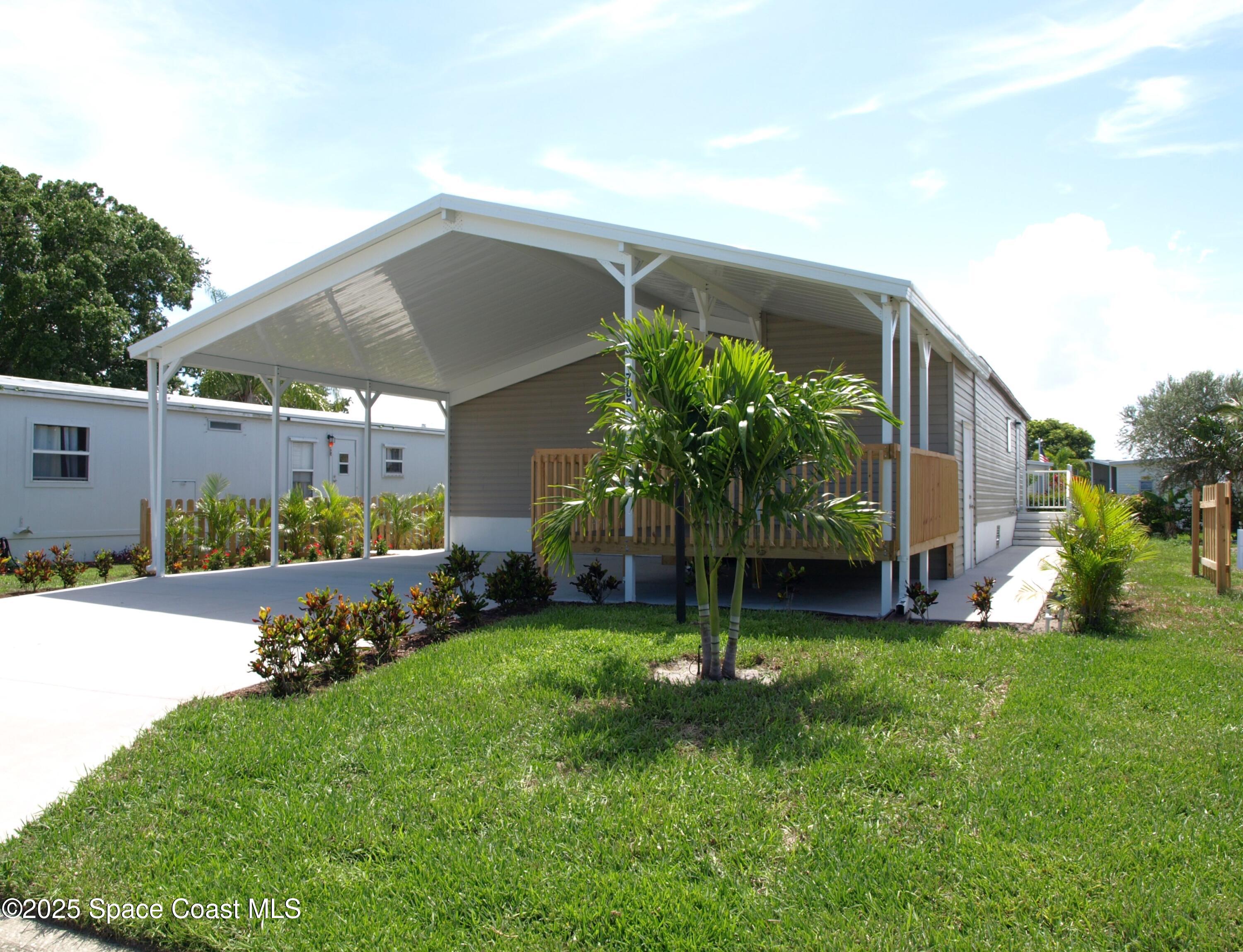 709 Lark Drive — photo