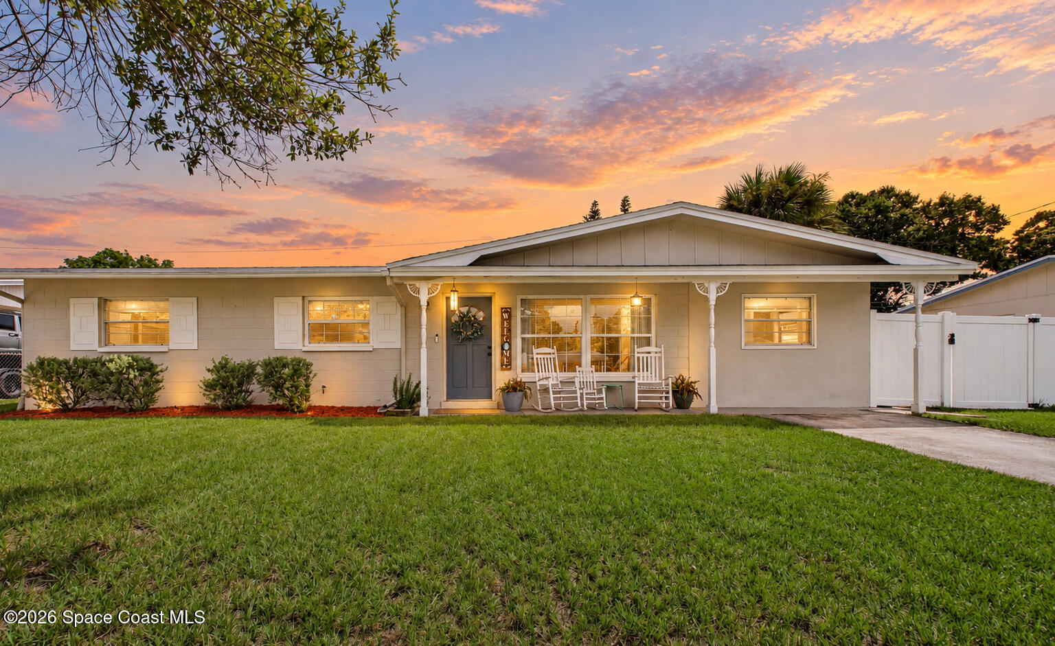 2391 Lorna Drive — photo