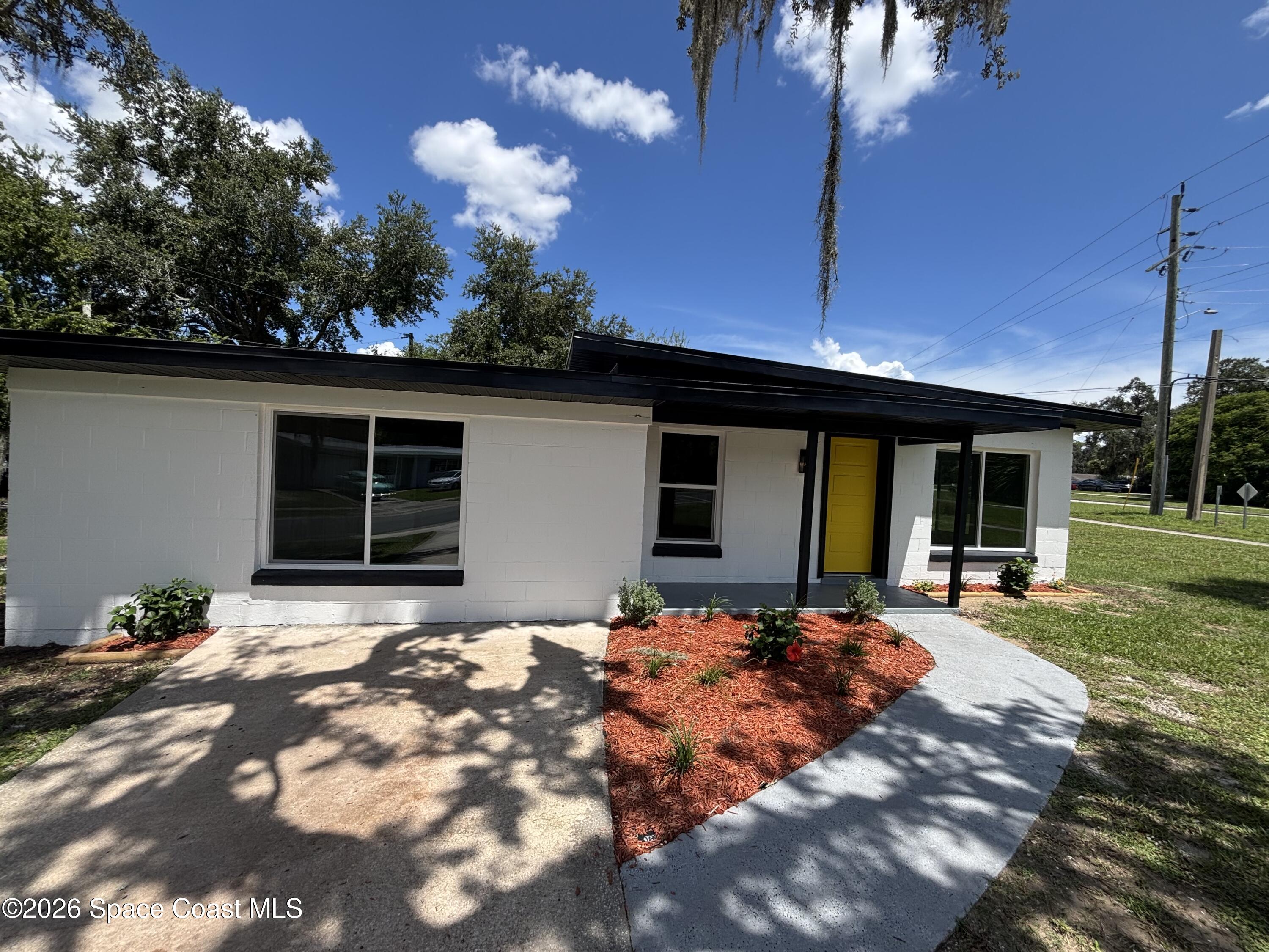 1041 Rosella Lane — photo