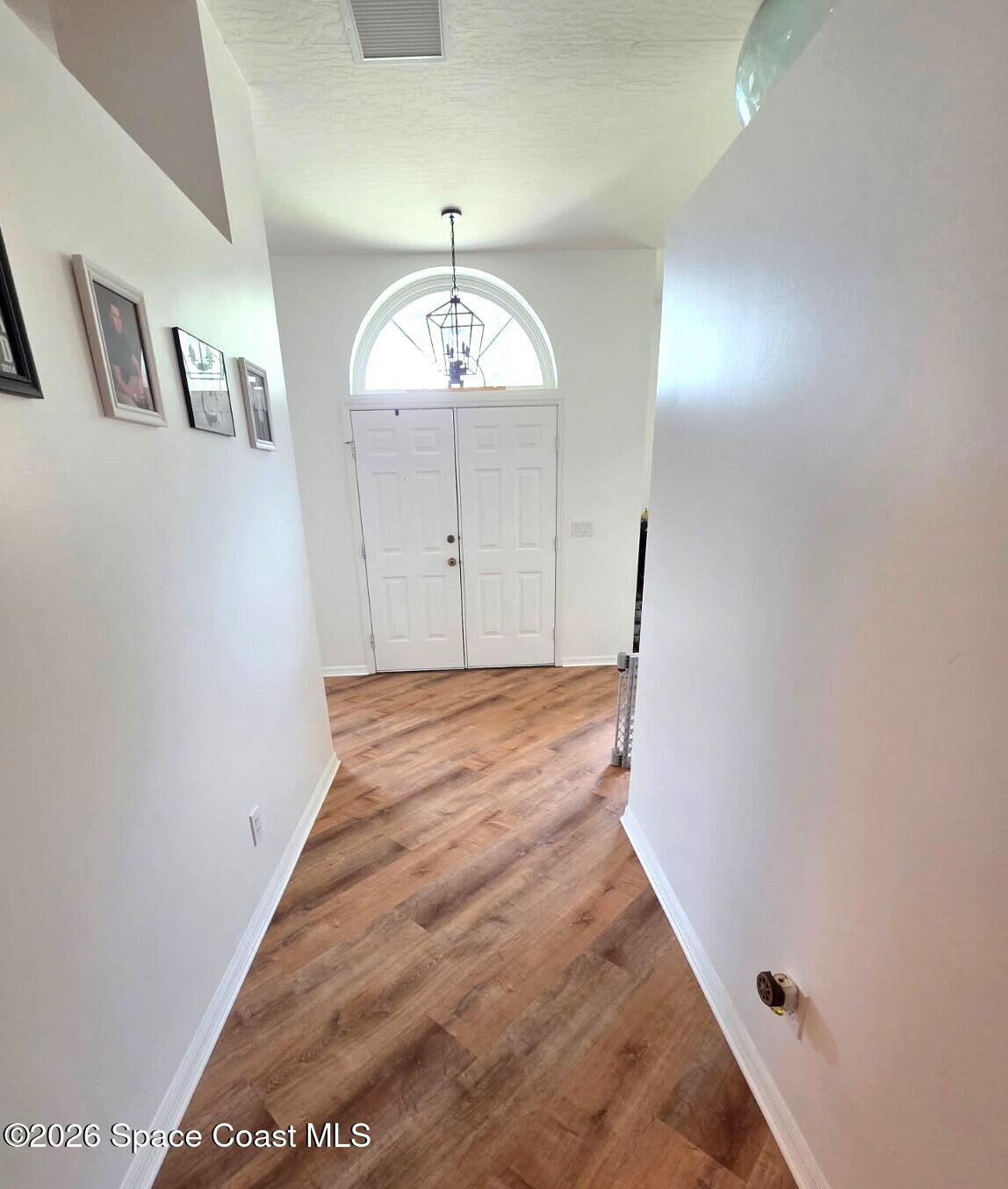 2044 Buescher Hill Street — photo