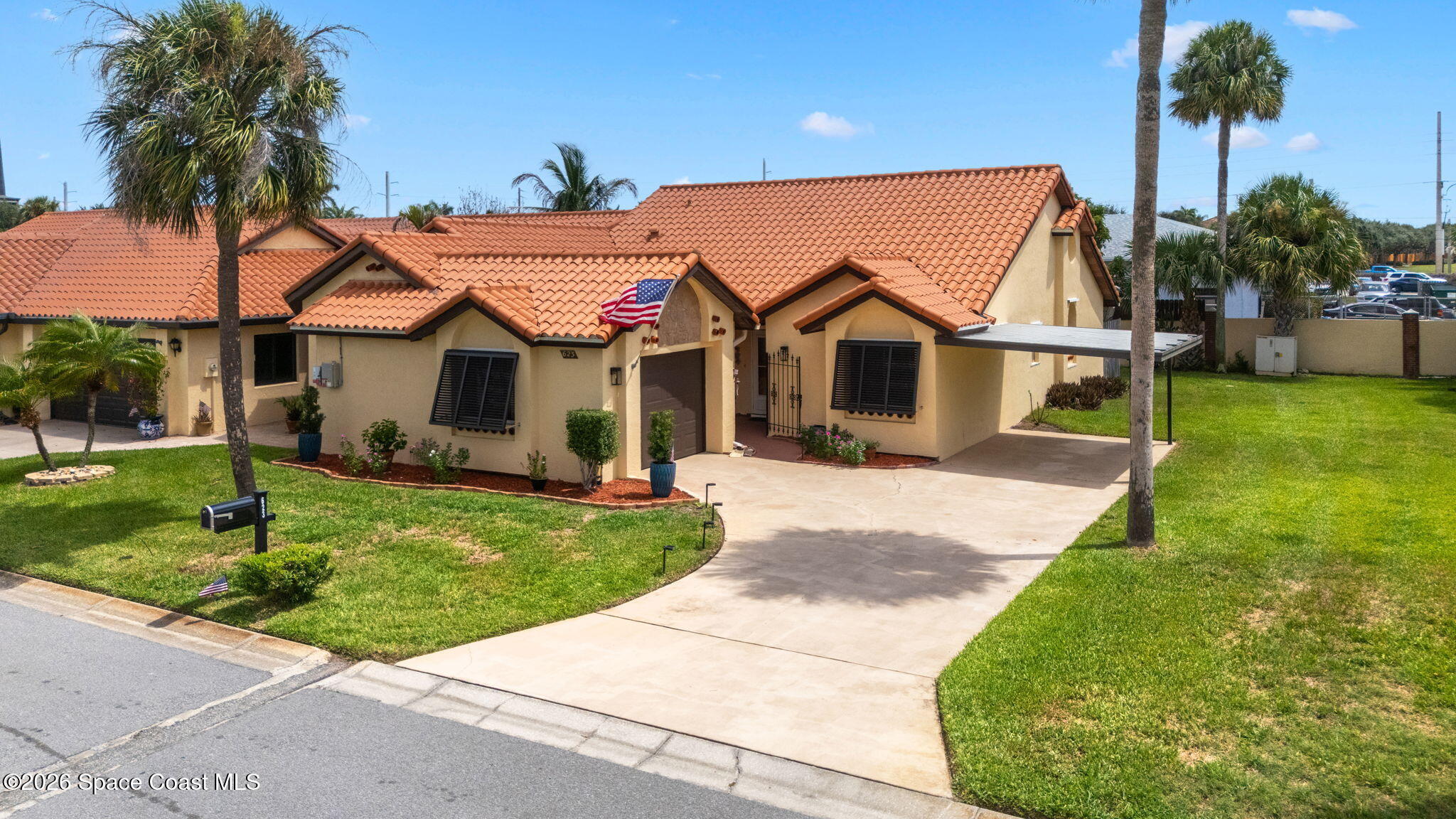 623 Manatee Drive — photo