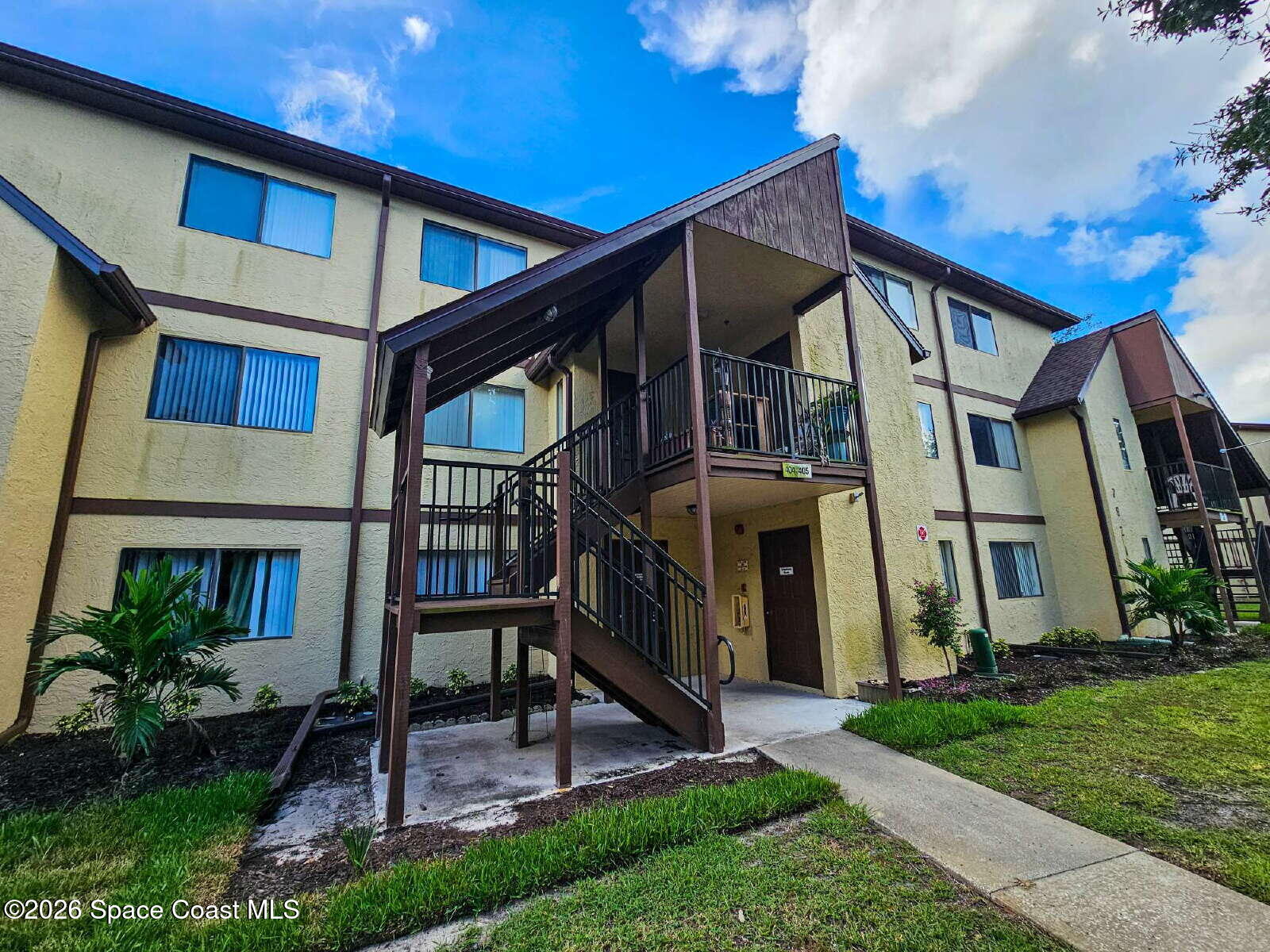 7821 Maplewood Drive Unit 404 — photo