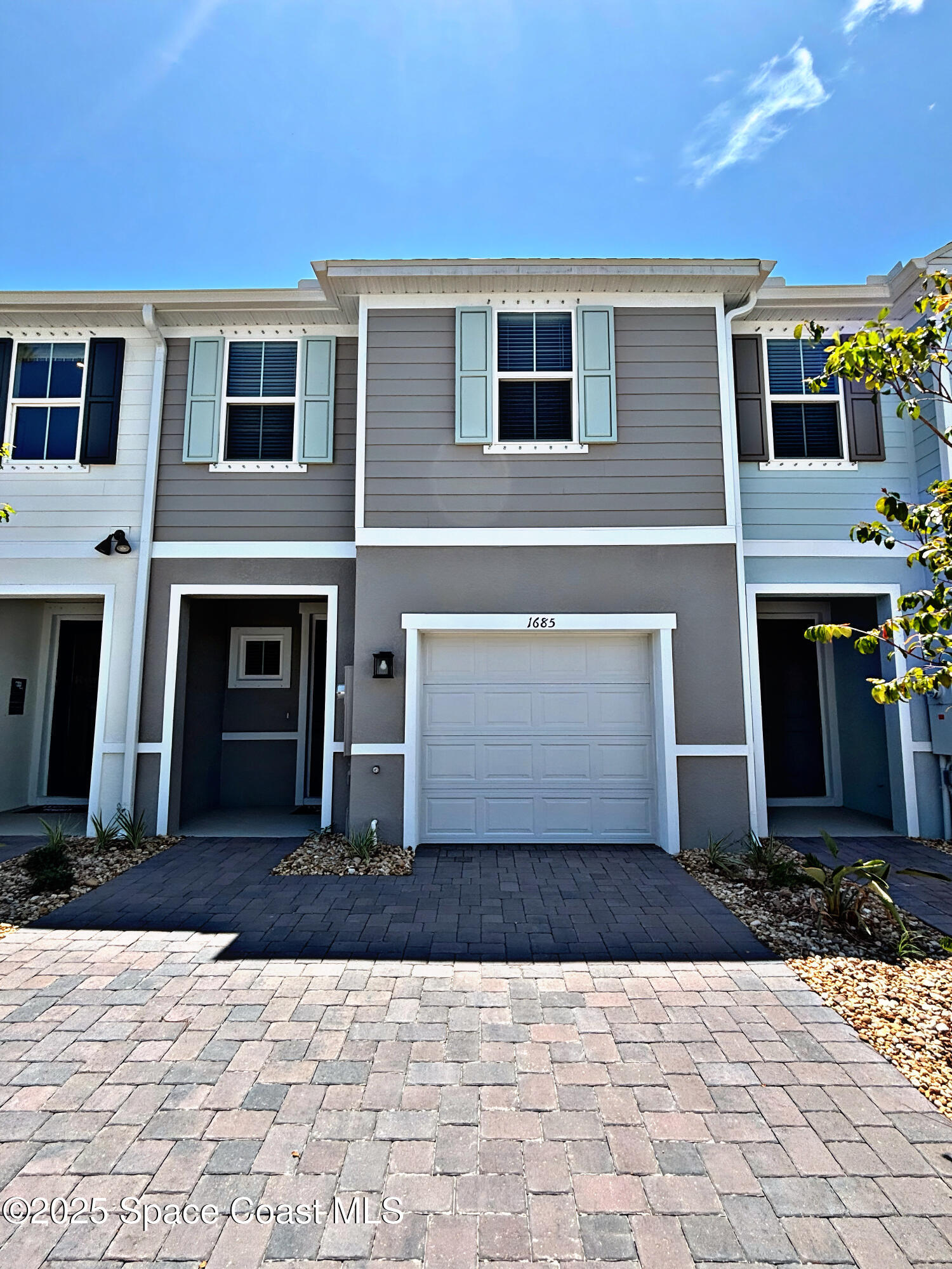 1685 Kendall Pointe Place — photo