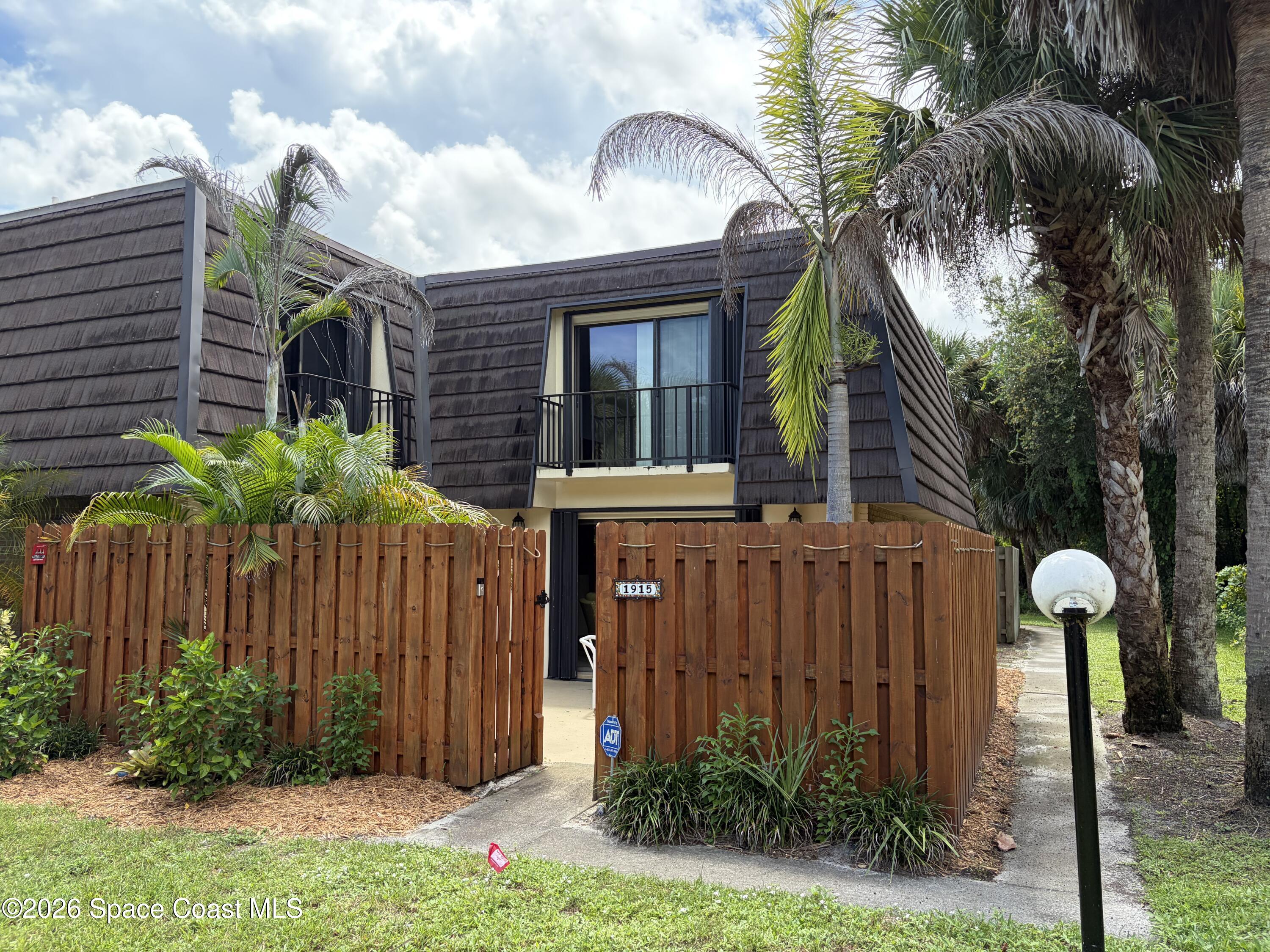 1915 Vista Oaks Circle NE — photo