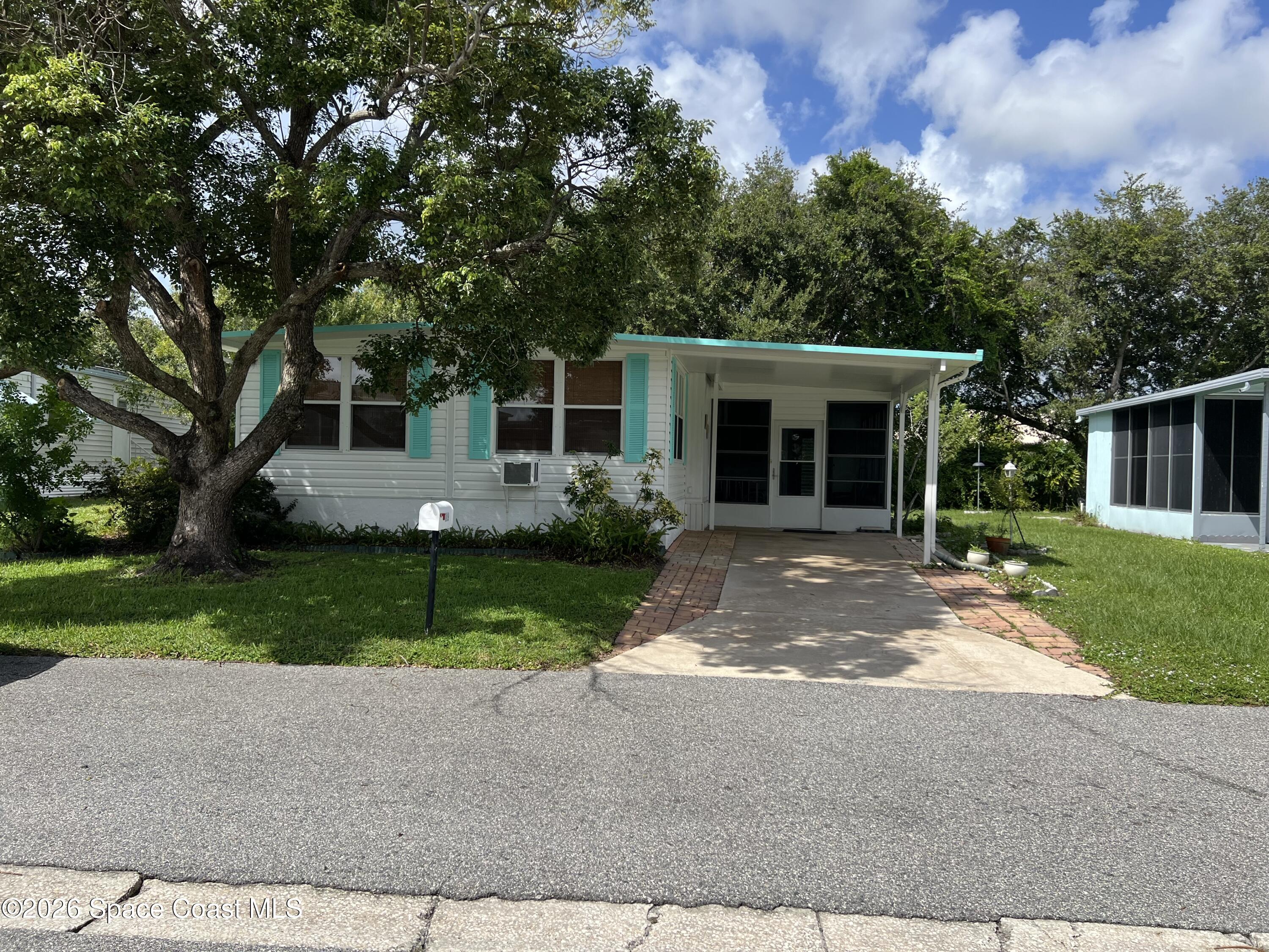 1019 NE Moonlight Court NE — photo