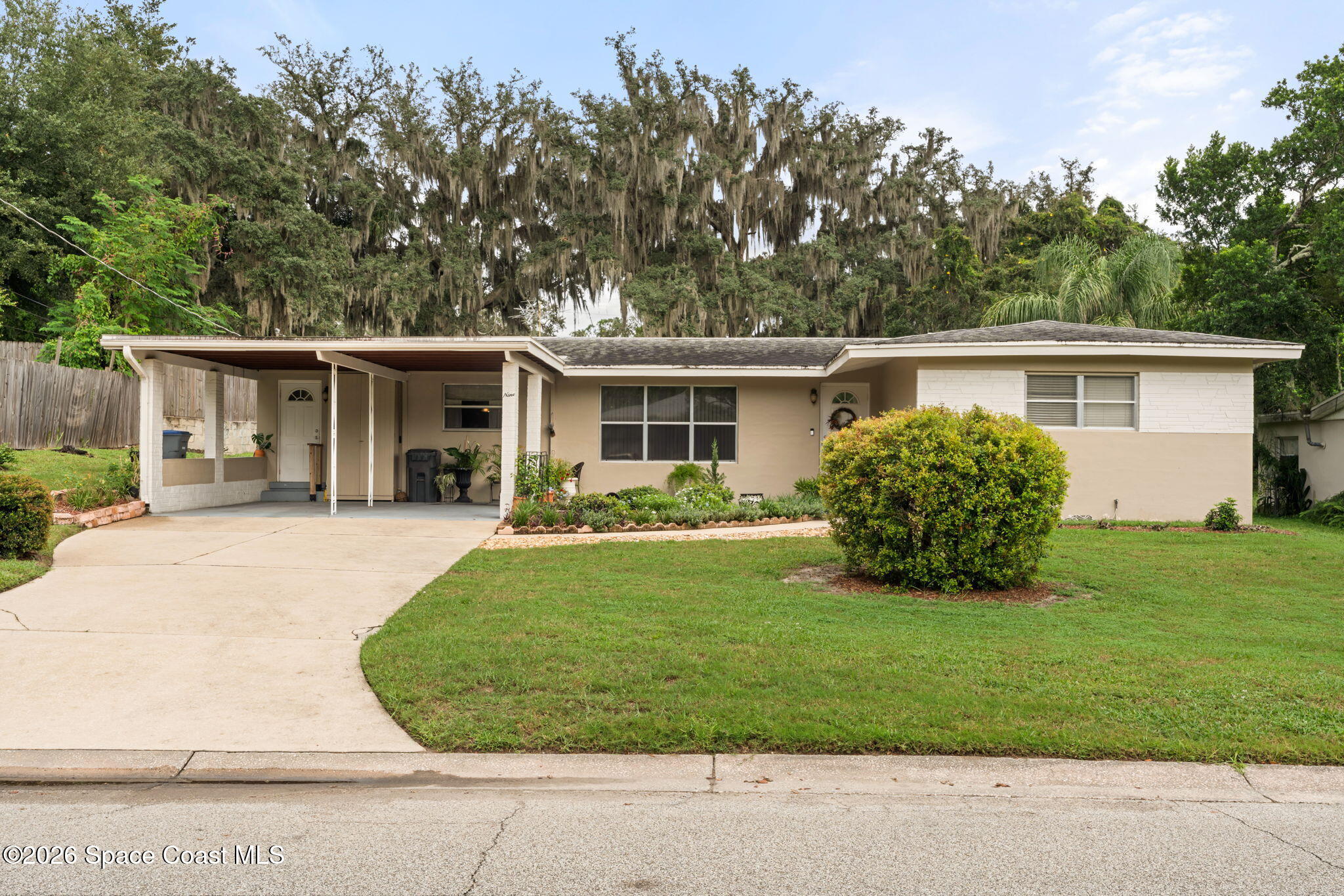 9 S Christmas Hill Road — photo