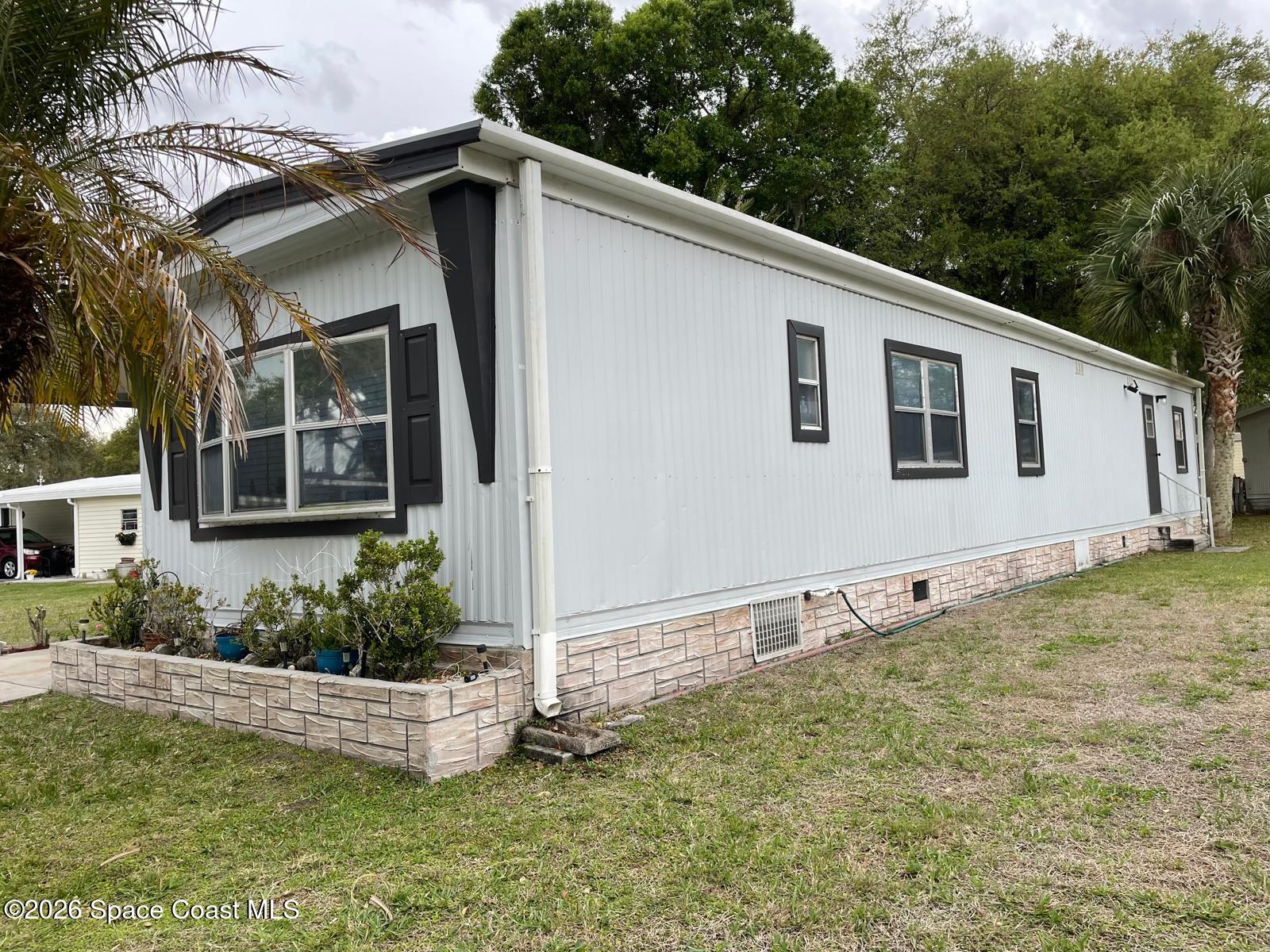 1020 Laurel Court NE — photo