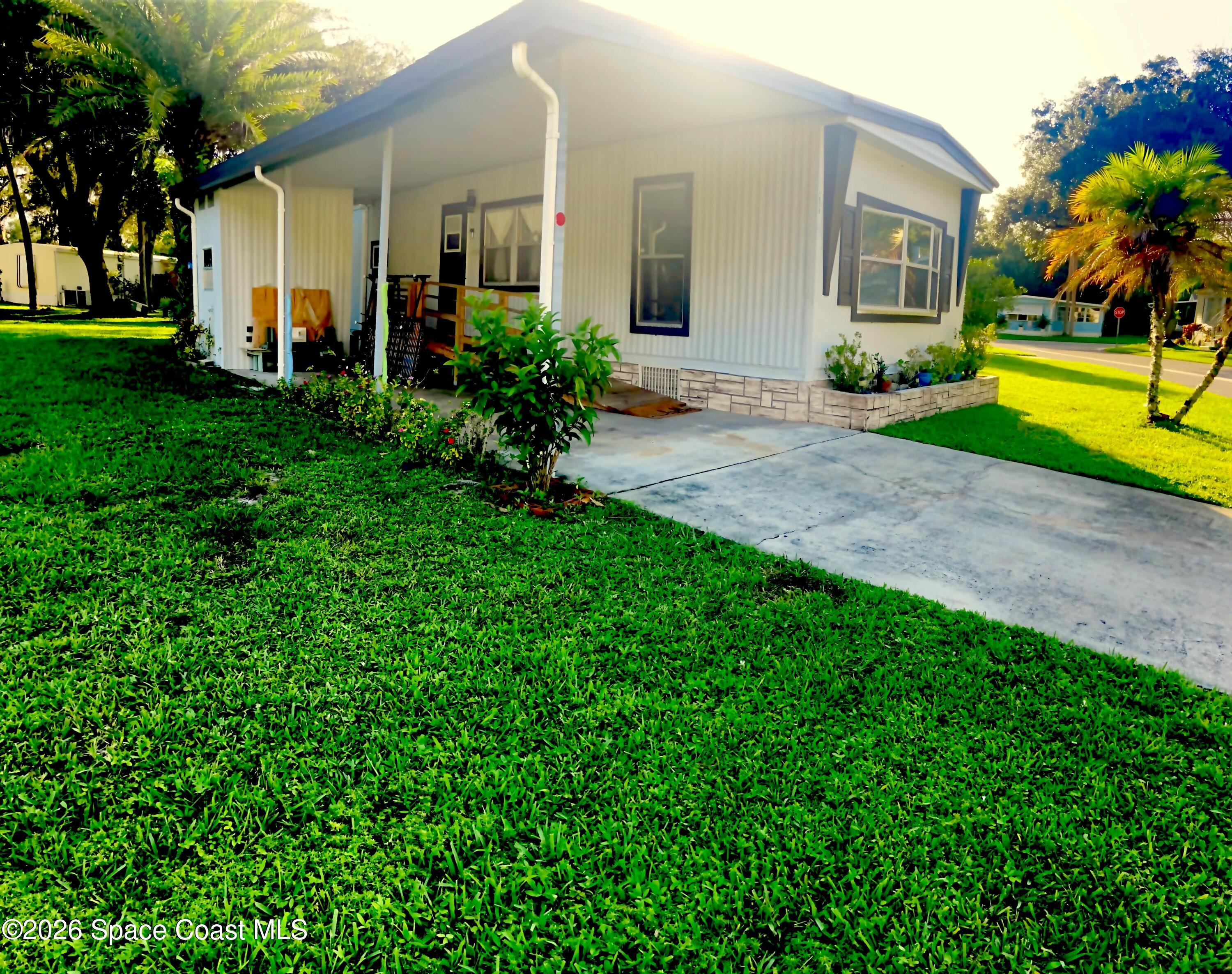 1020 Laurel Court NE — photo
