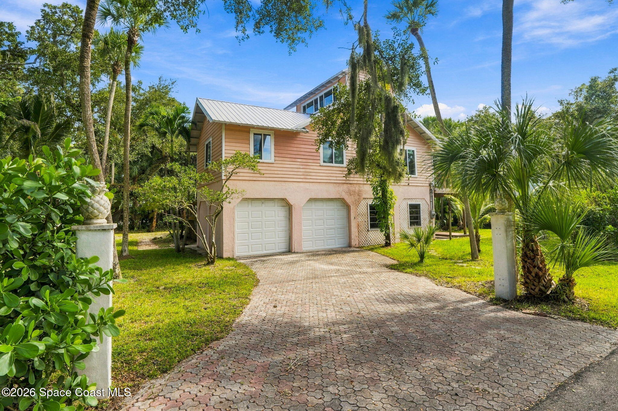 385 Live Oak Drive — photo