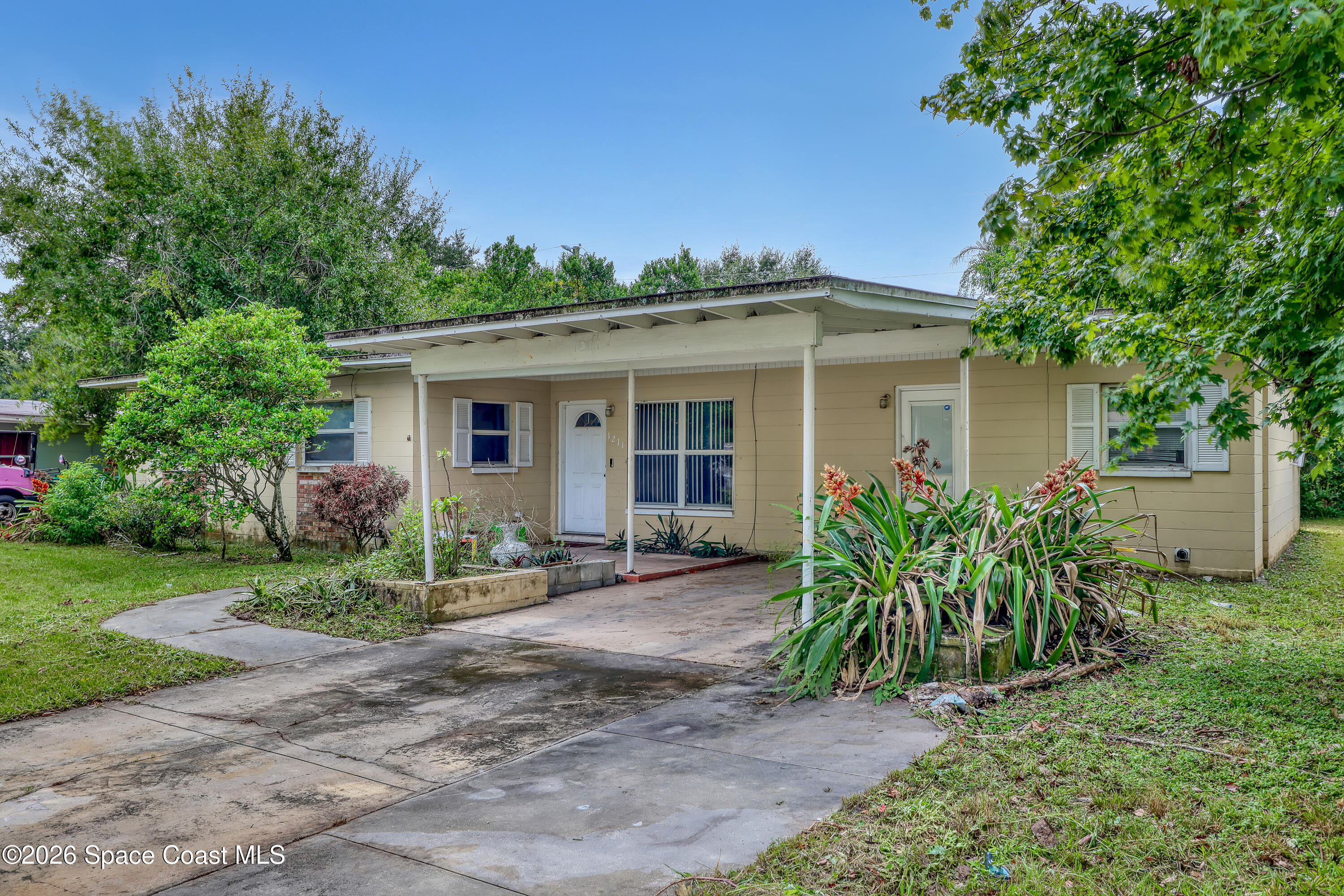 1211 Yale Lane — photo