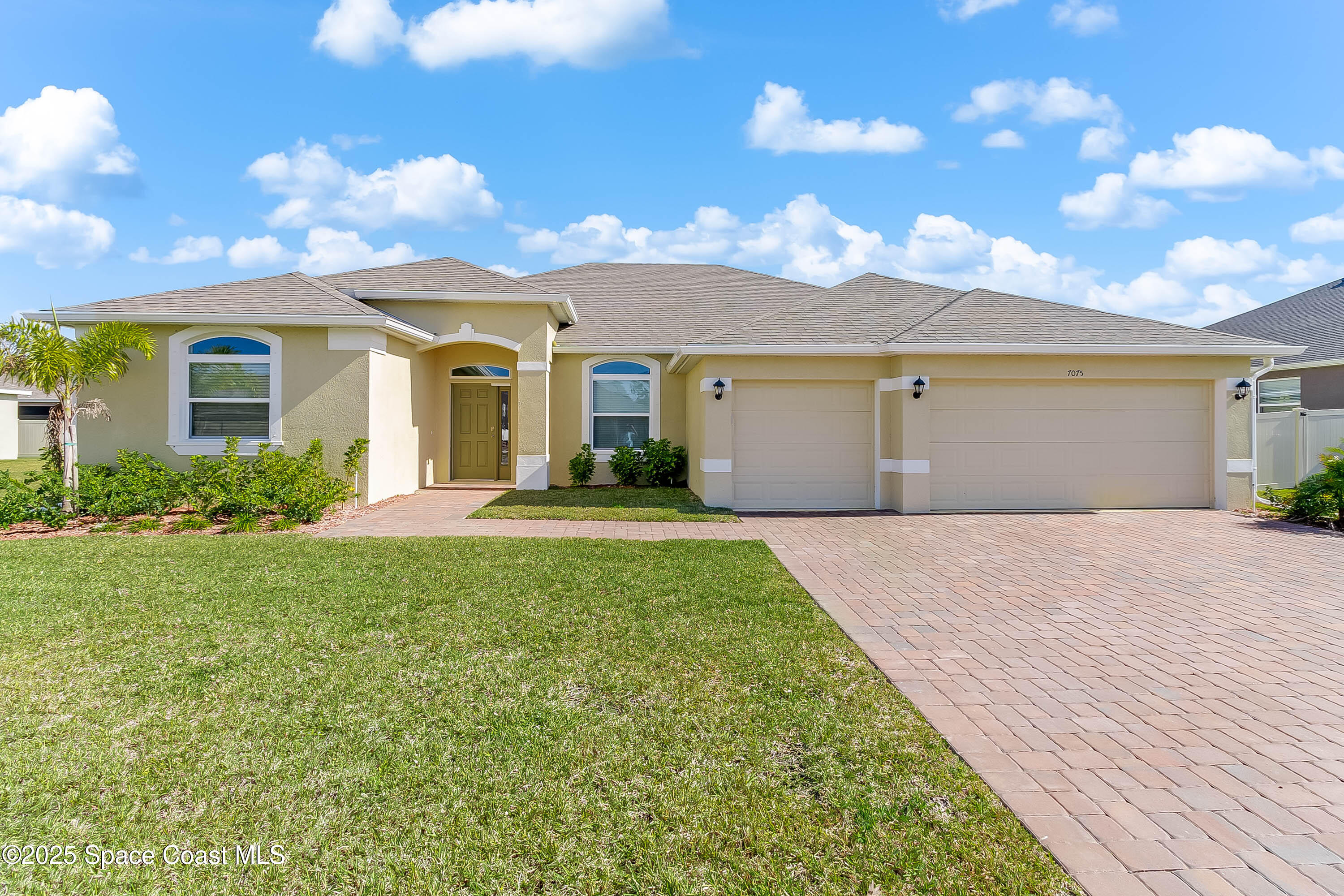 7075 Serpentine Court — photo