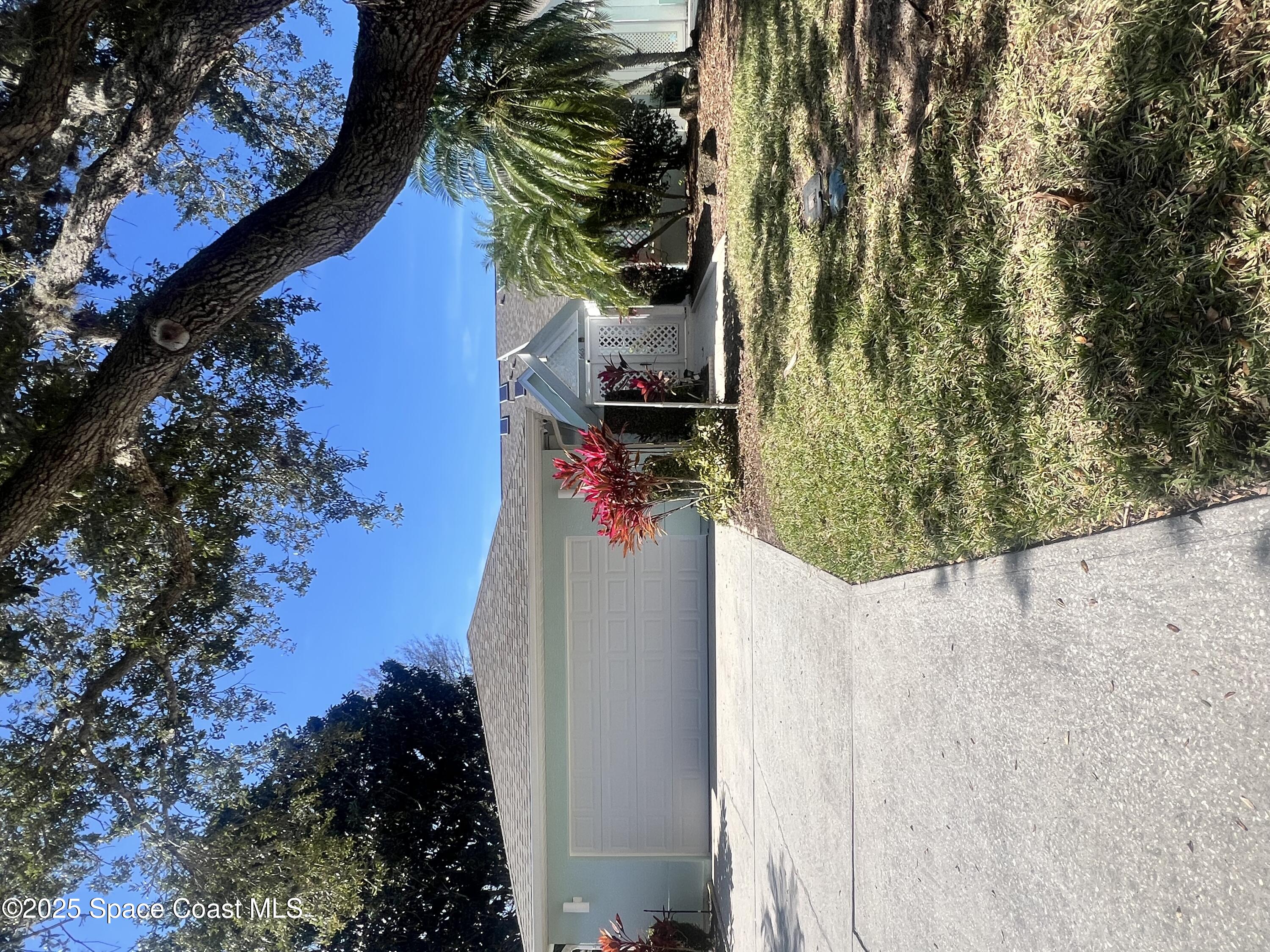 866 Oakwood Drive — photo