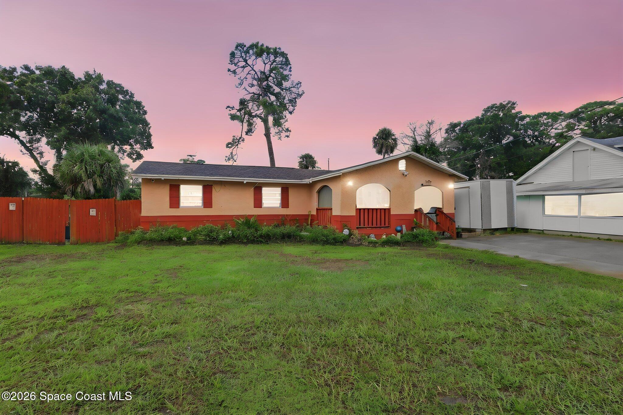 1233 Holmes Street — photo