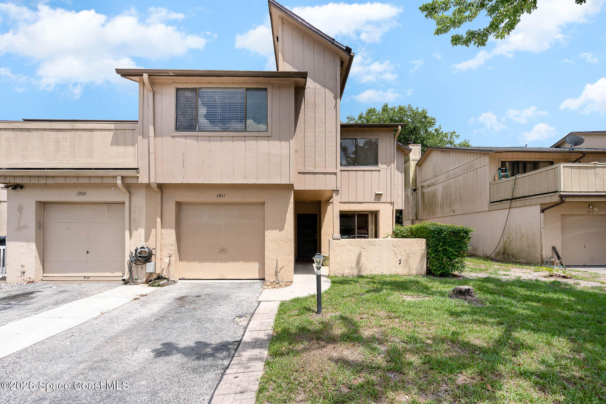 1911 Cashew Courtway — photo