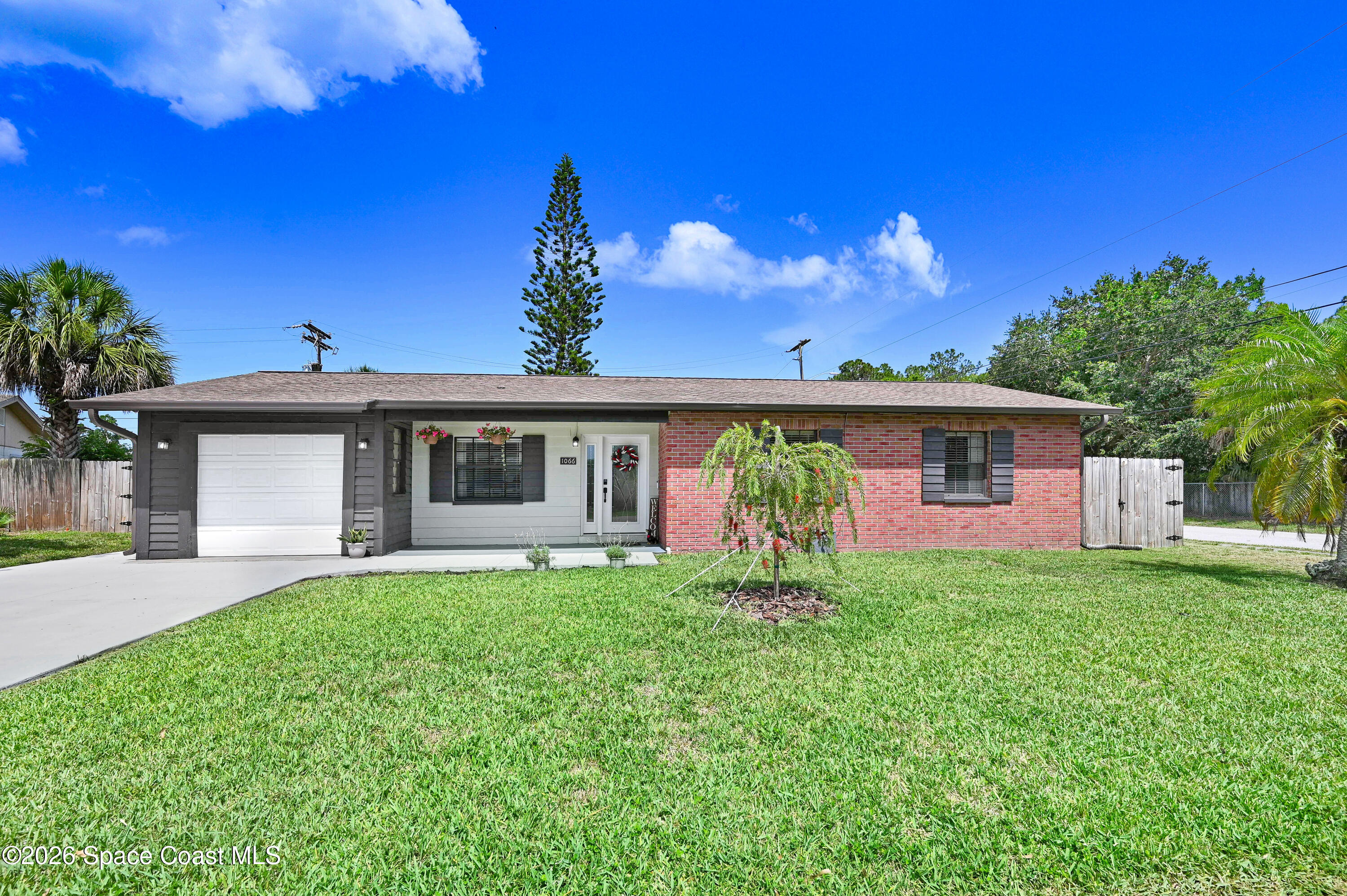 1066 El Camino Drive — photo