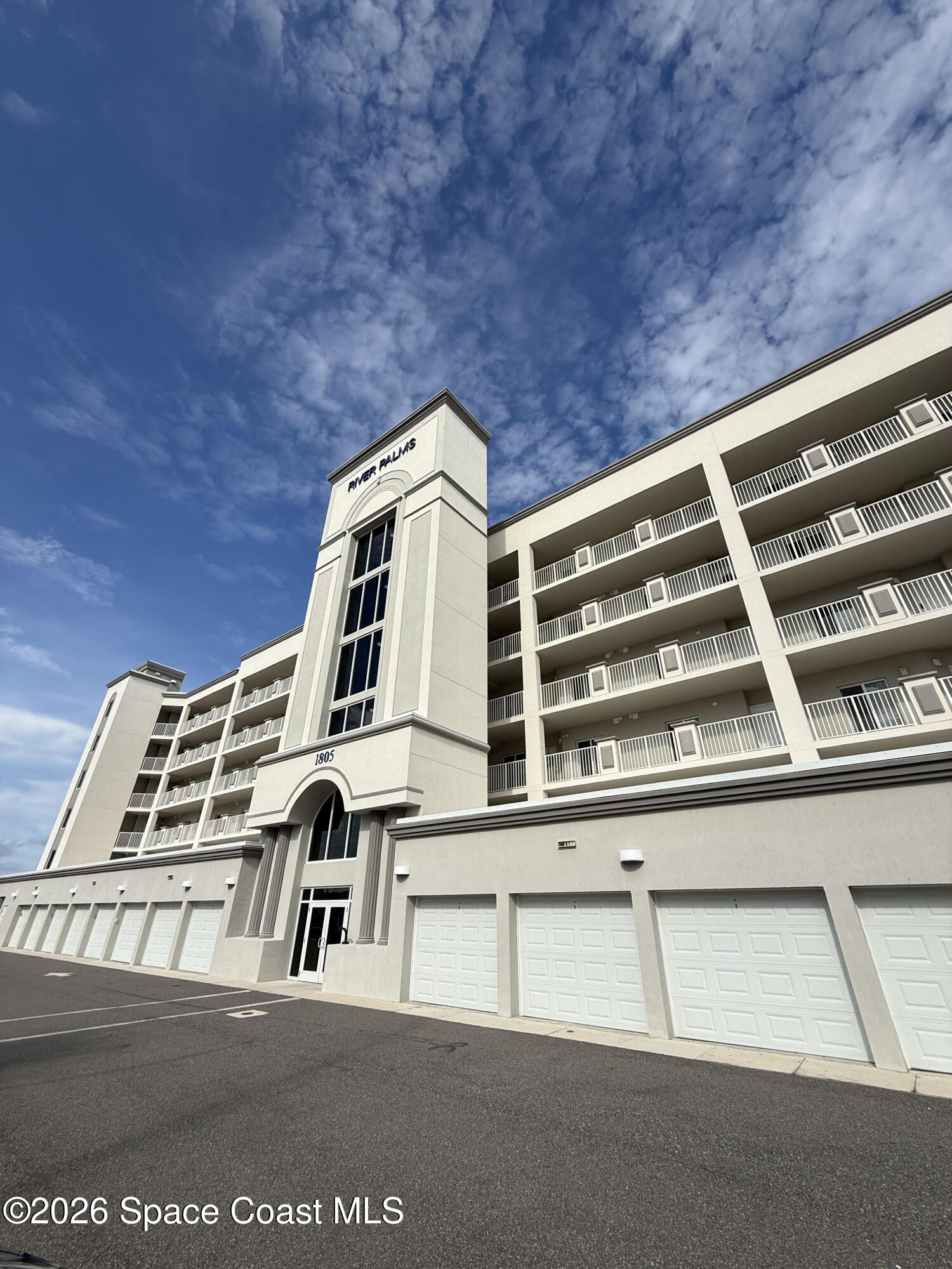 1805 Riverside Drive Unit 607 — photo