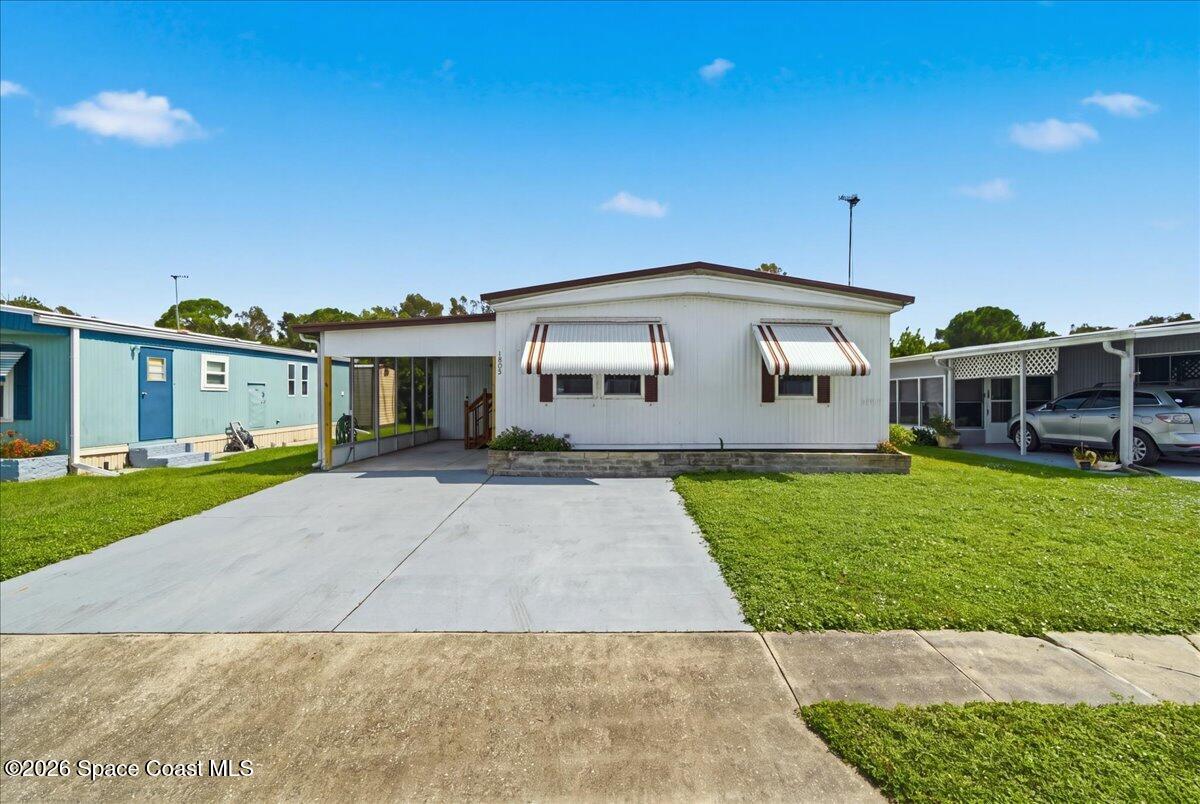 1805 Seagrape Street NE — photo