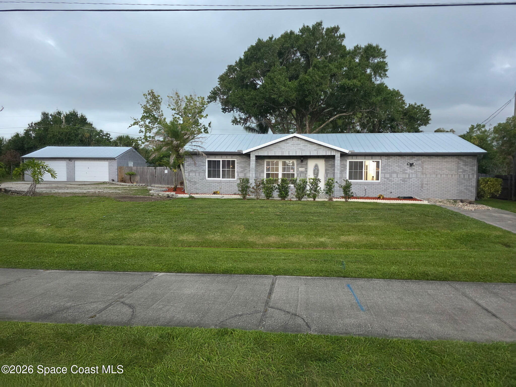190 Eldron Boulevard SE — photo