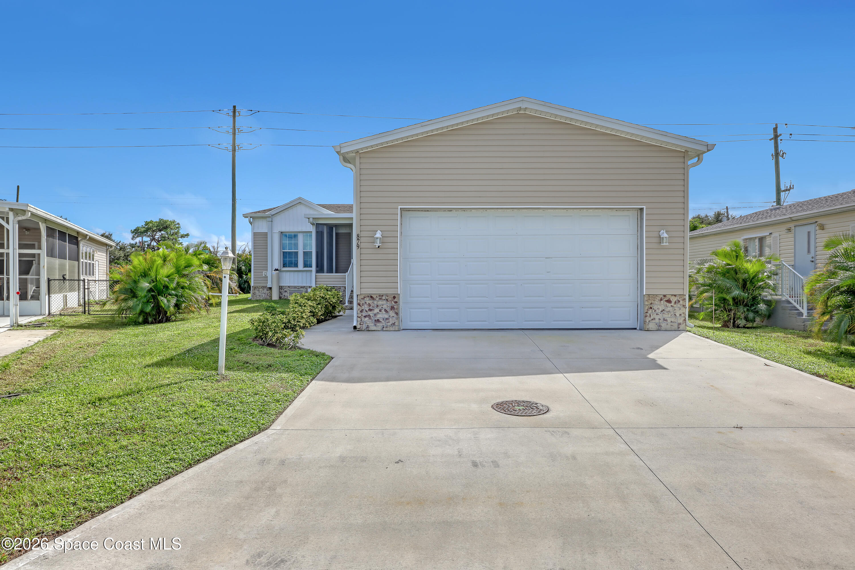 879 Laurel Circle — photo