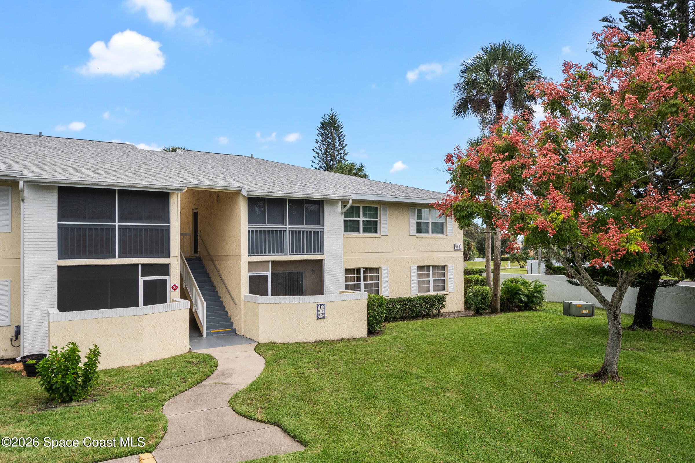 901 Sonesta Avenue NE Unit 102 — photo