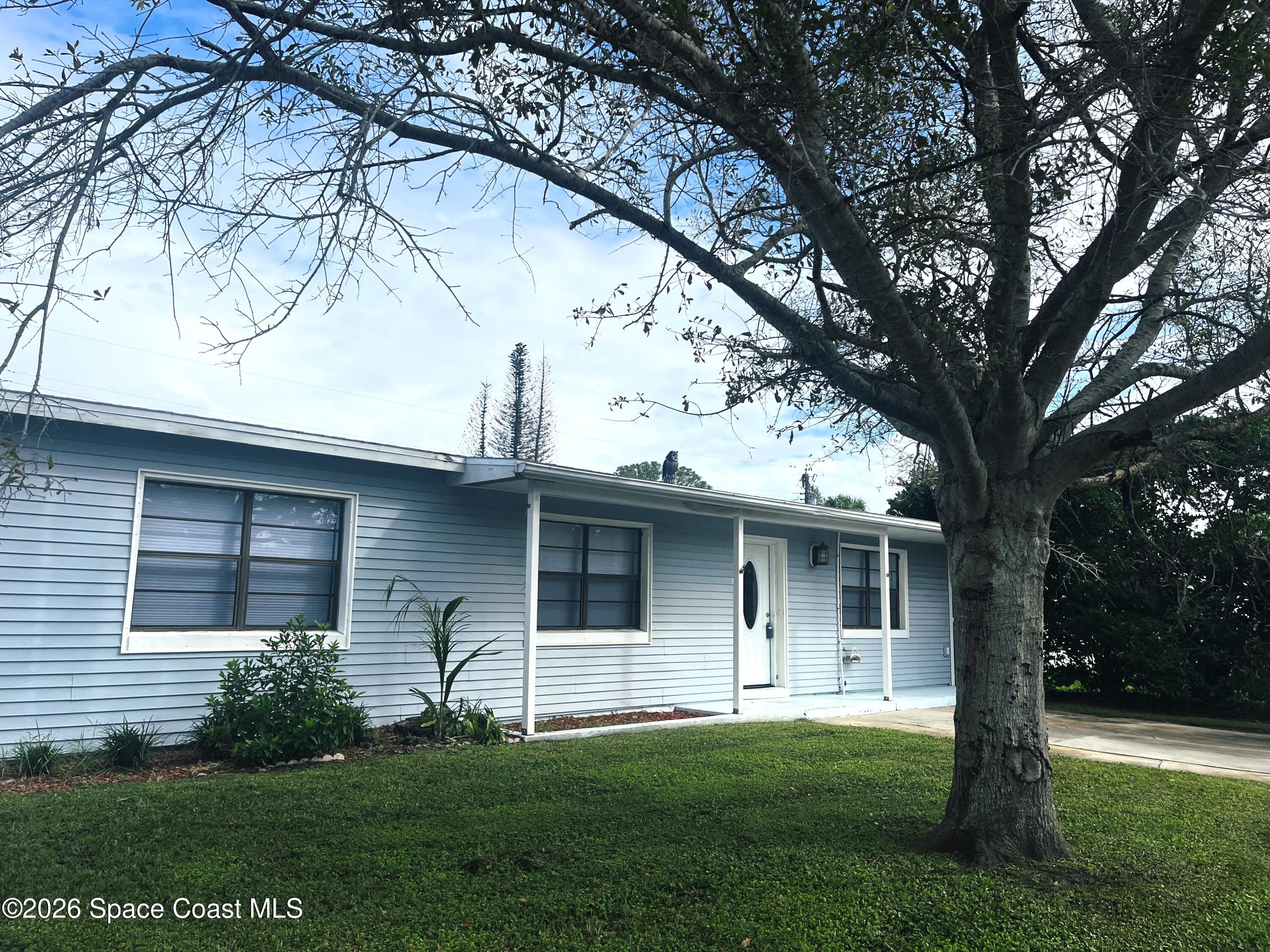 1054 Hibiscus Street — photo