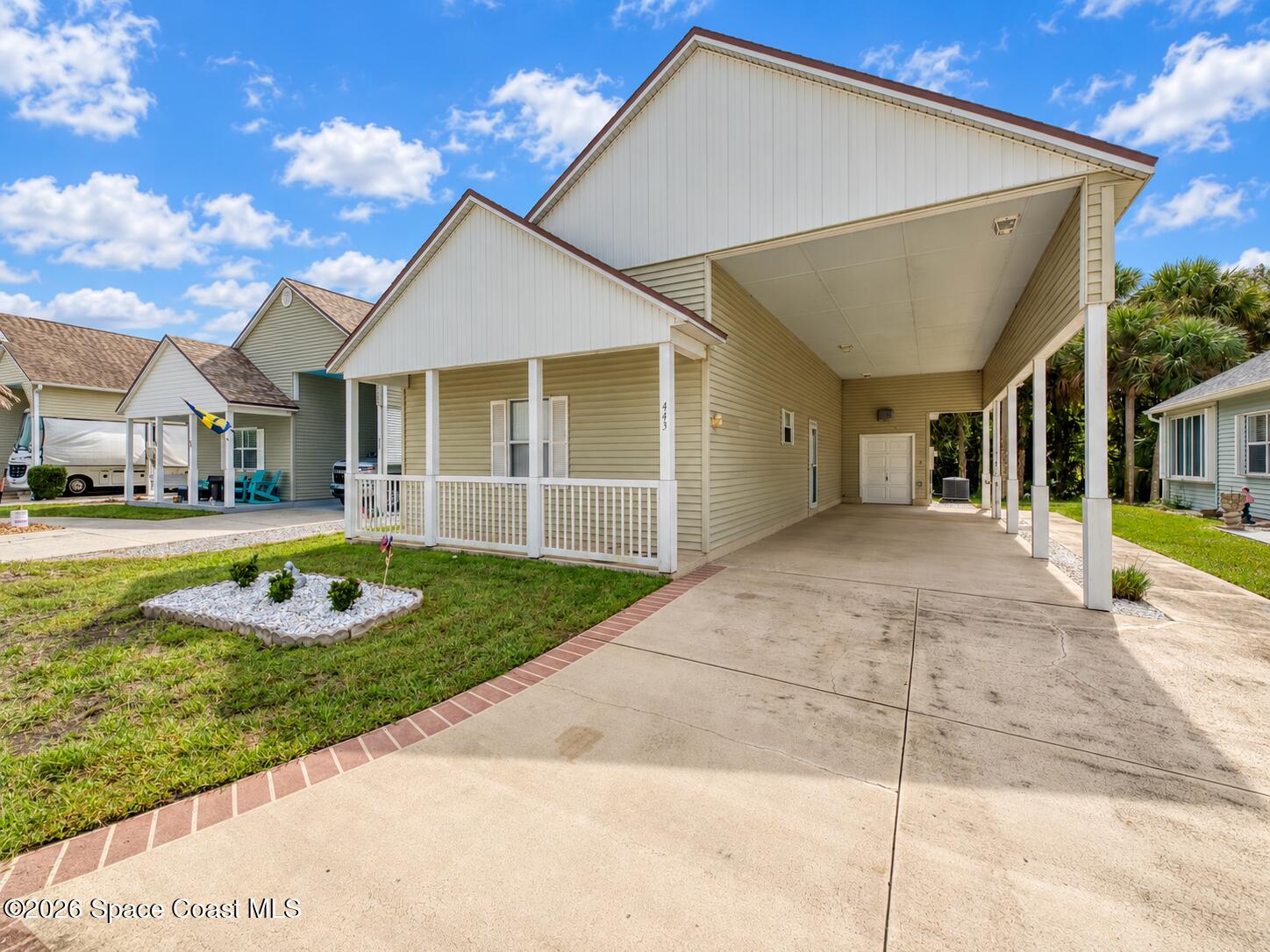 445 Plantation Drive — photo