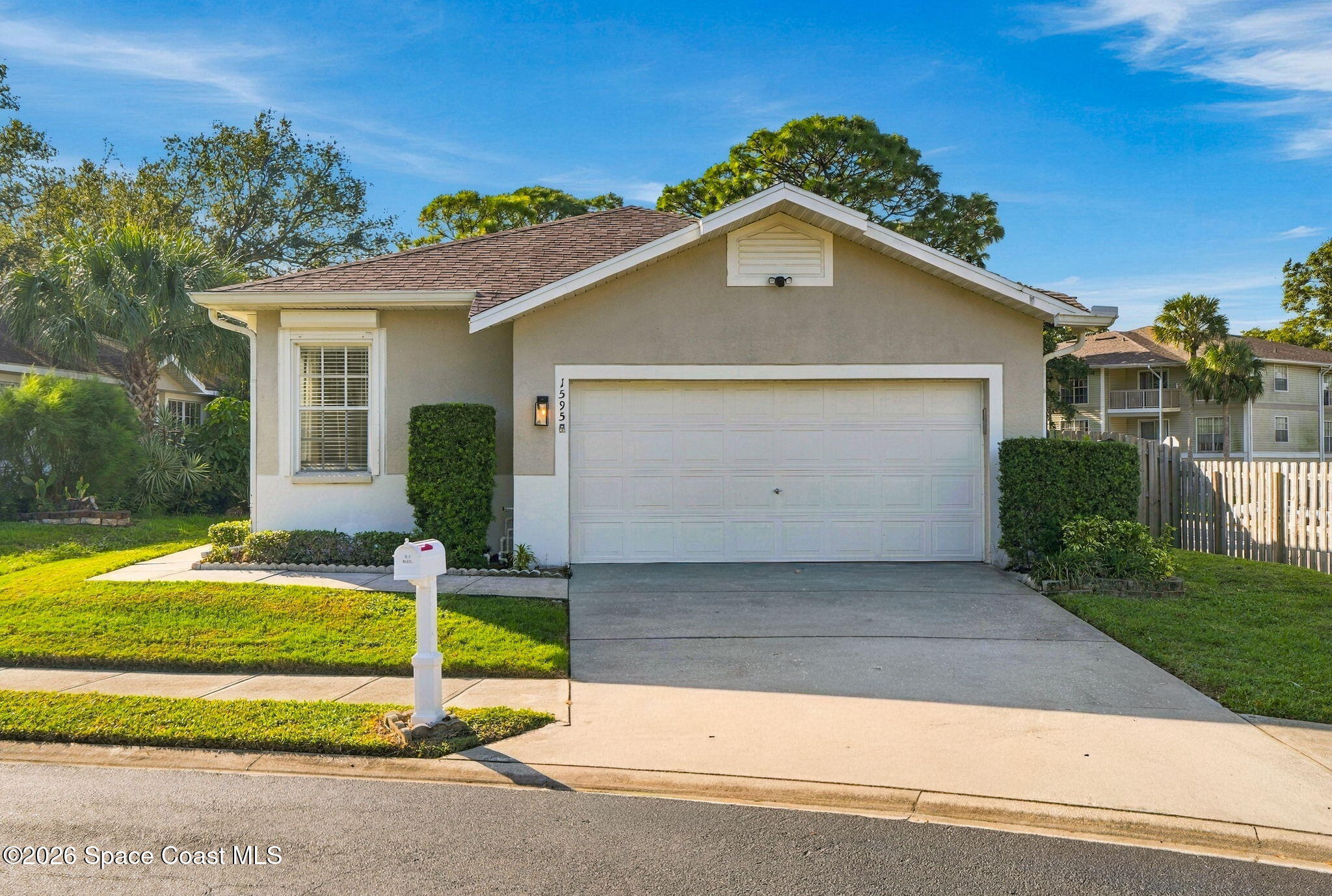 1595 Derby Lane — photo