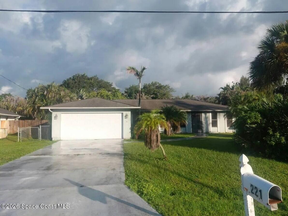 221 SE Verada Avenue — photo