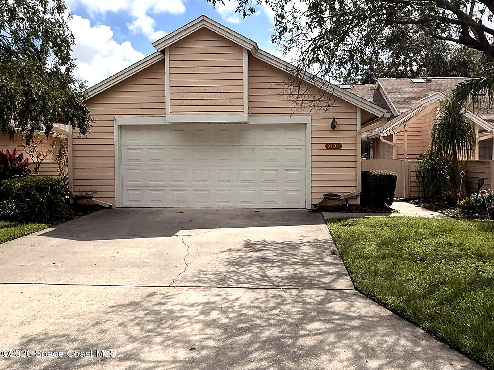 919 Ridge Lake Drive — photo