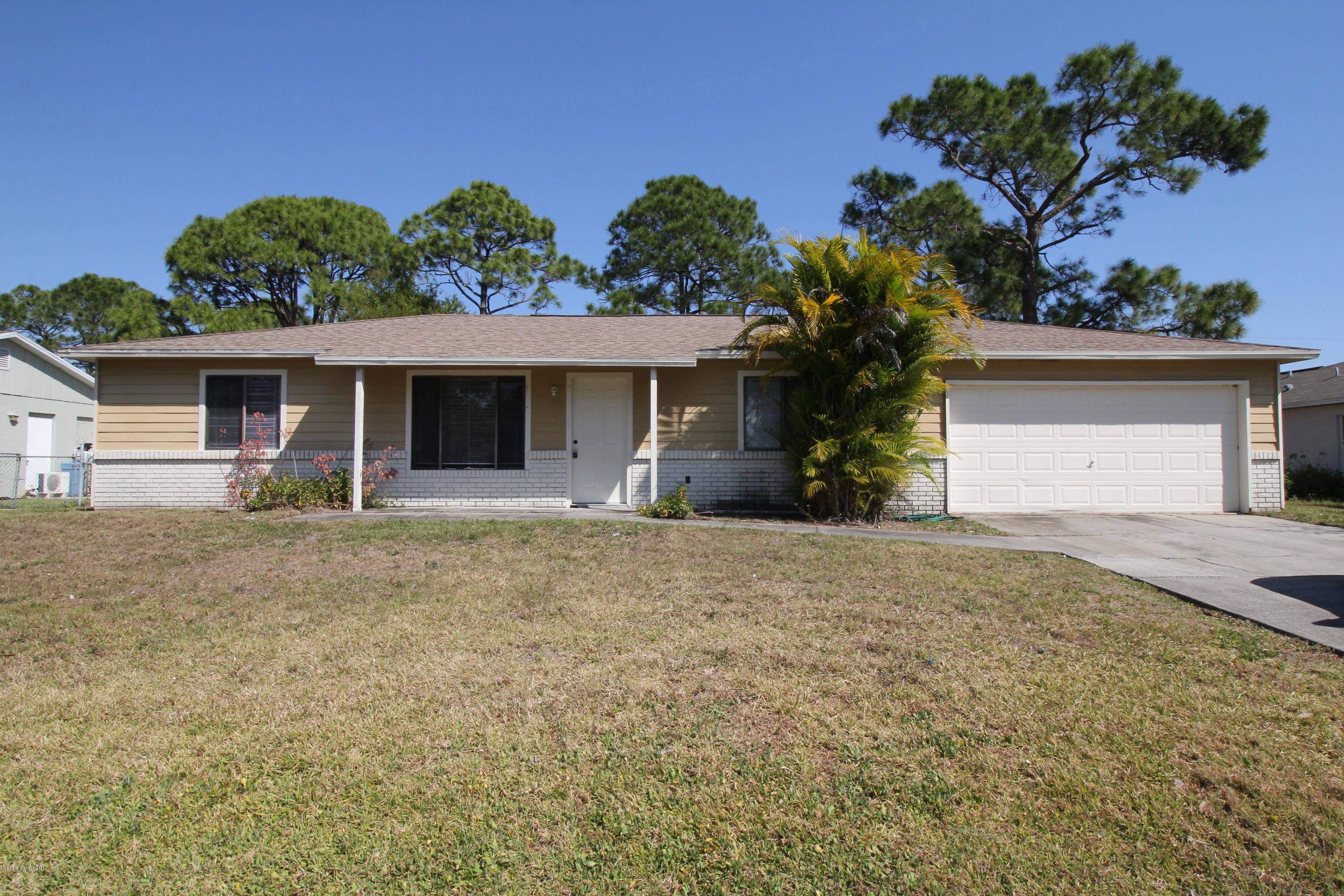 567 NW Australian Road NW — photo