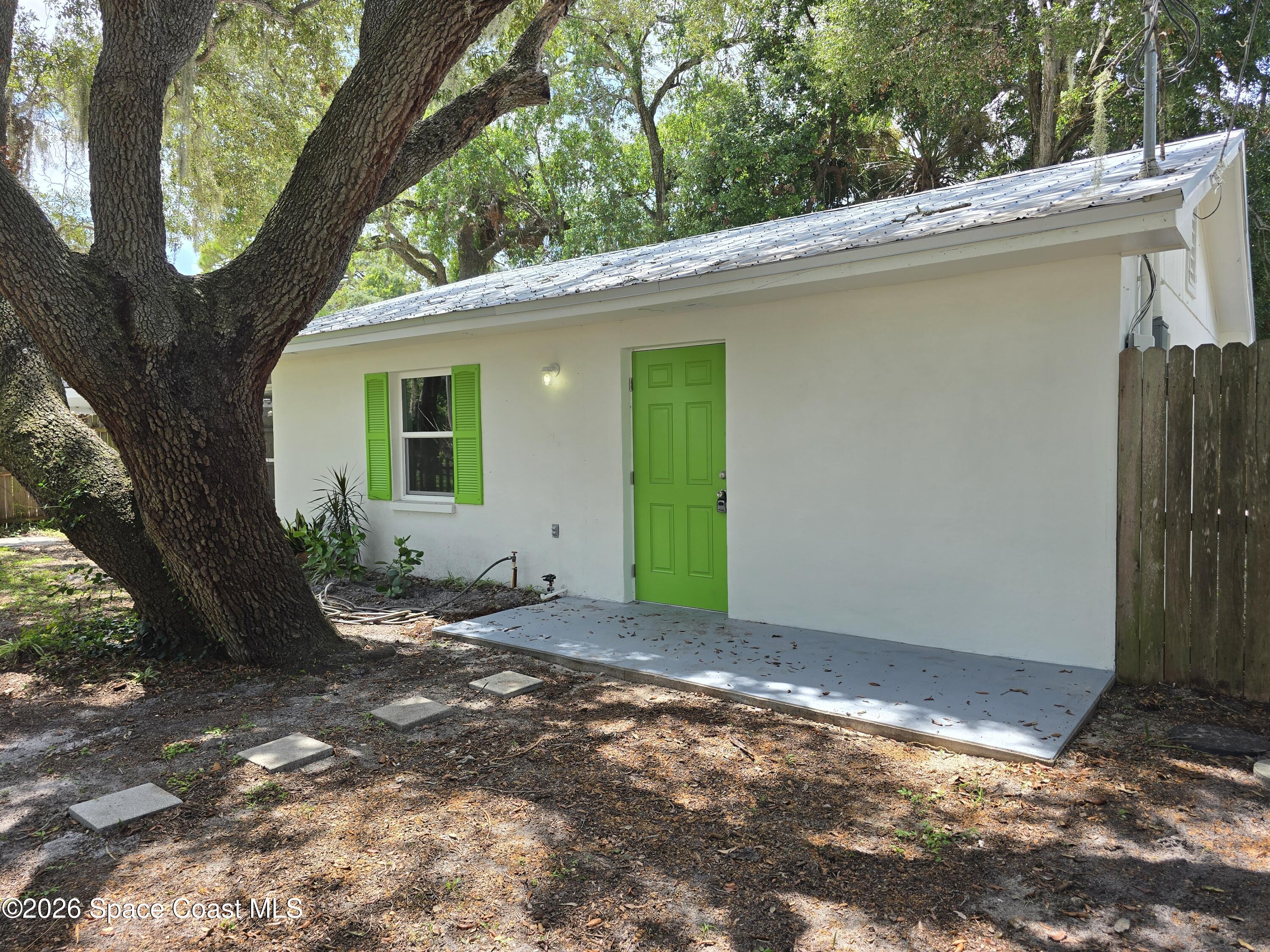 647 Old Oak Street — photo