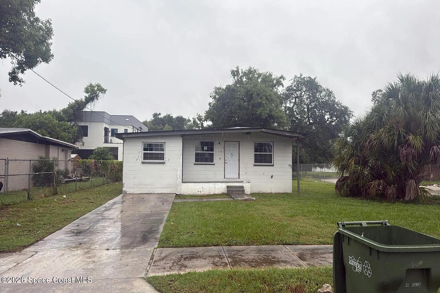 111 W Keyes Avenue — photo