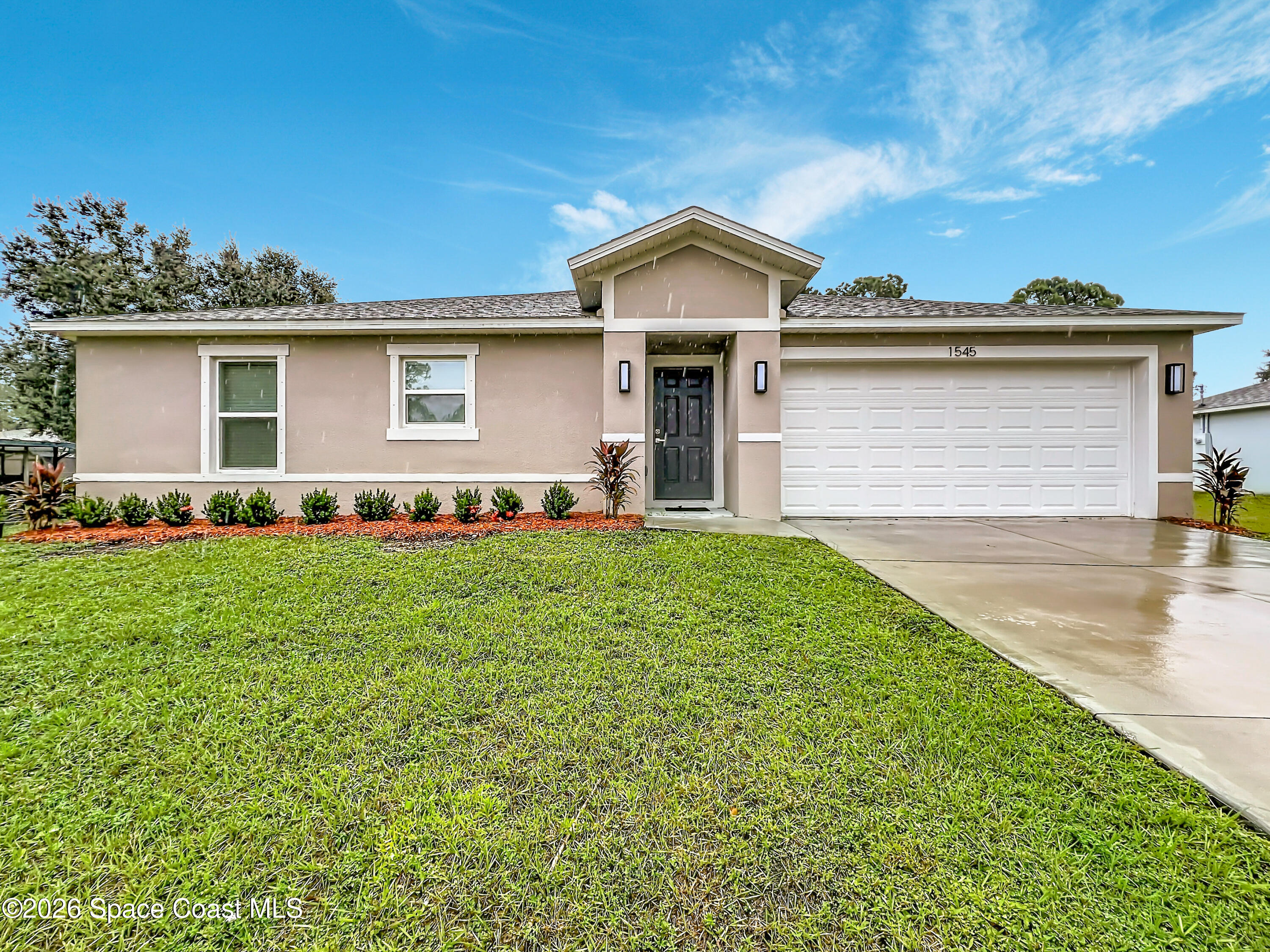1545 Summit Road SE — photo