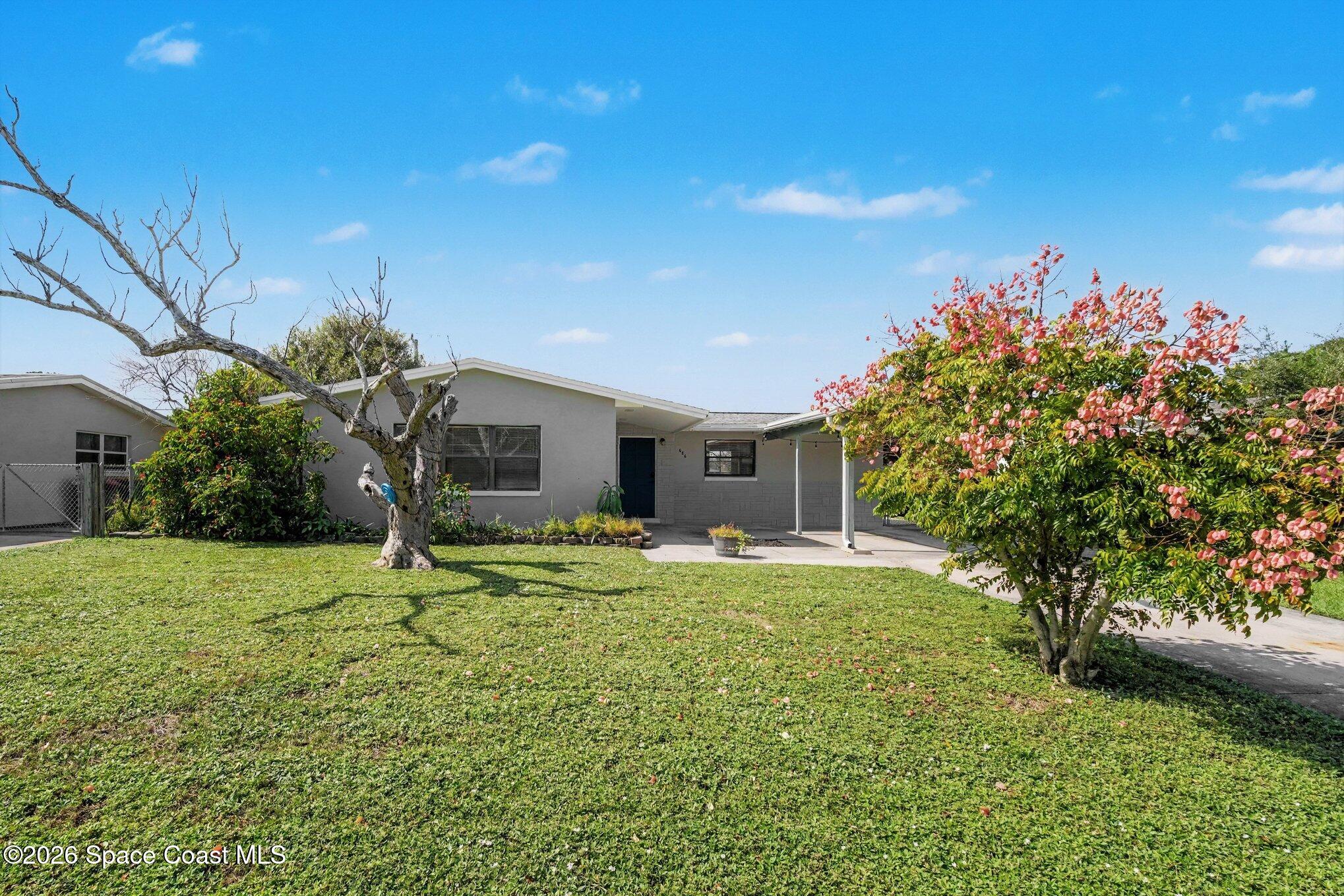 686 Teak Drive — photo