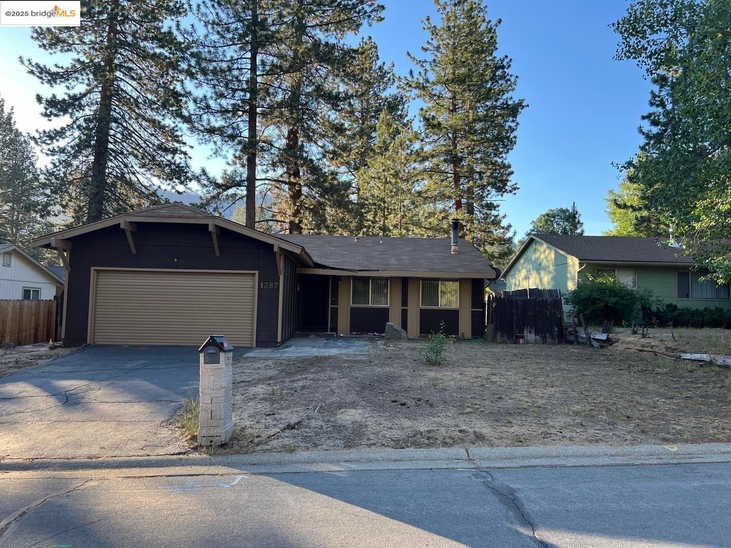 1387 Matheson Dr — photo