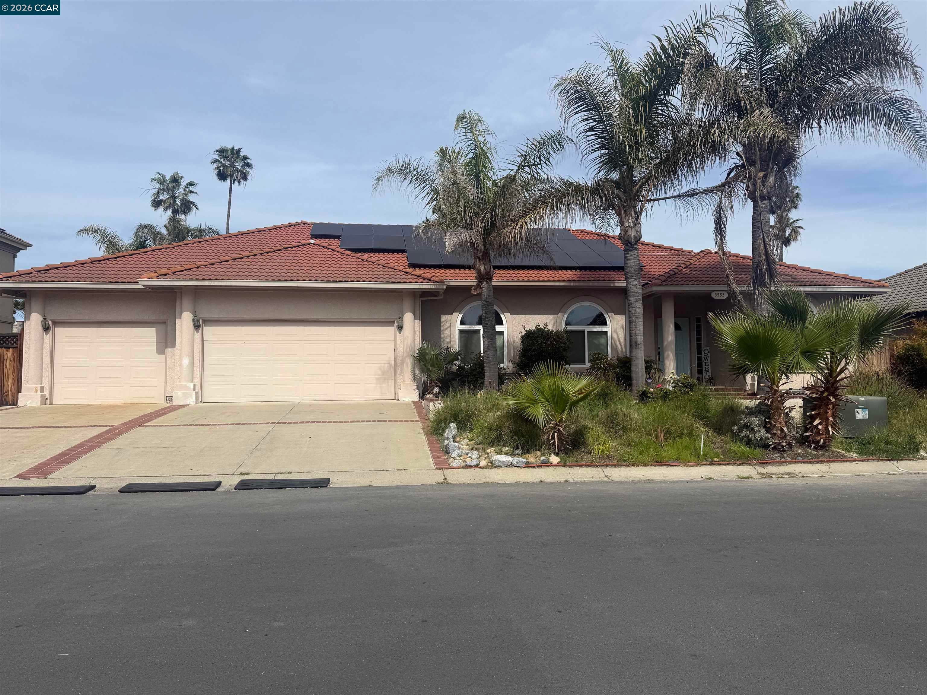5593 Edgeview Dr — photo