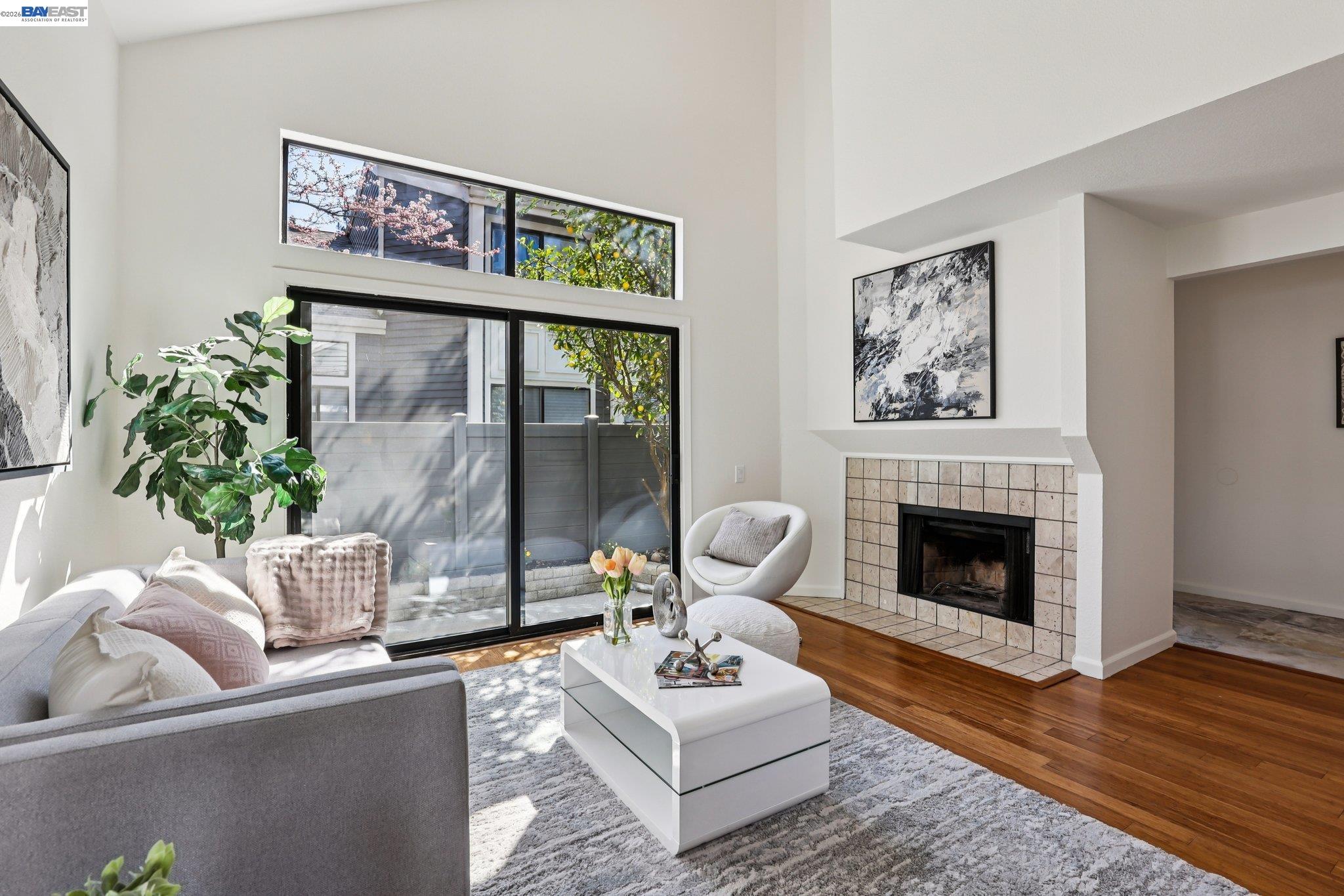 5375 Black Ave — photo
