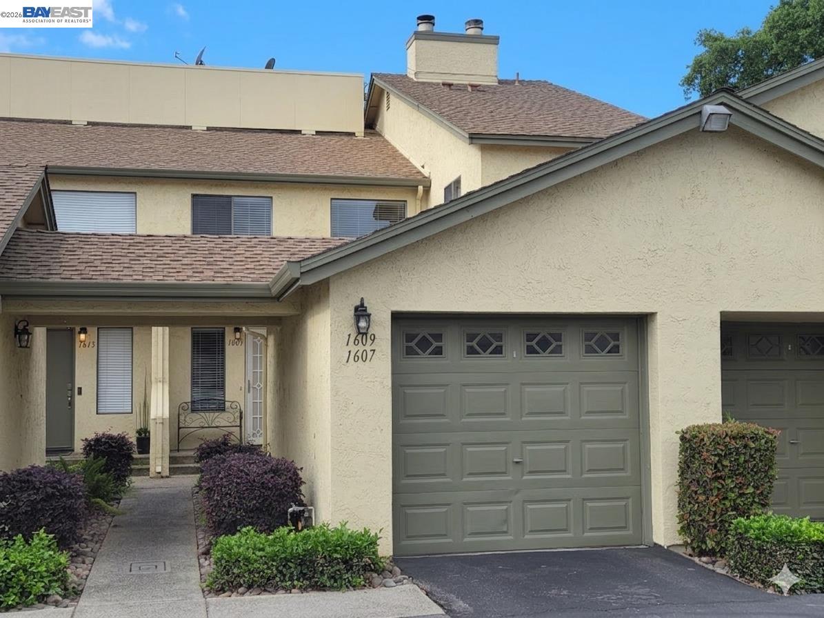 1609 W Swain Rd — photo