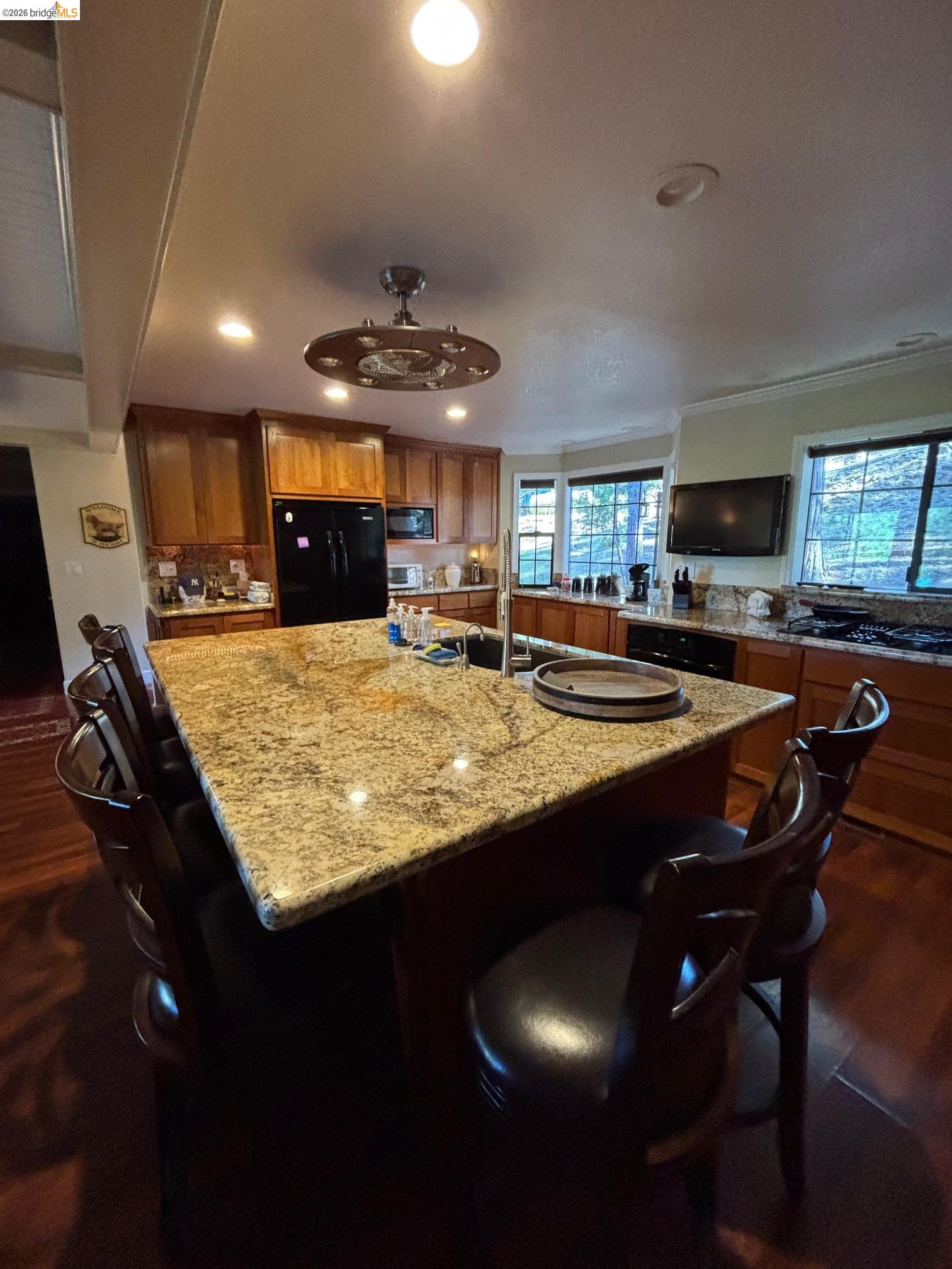 20728 Point View Dr. — photo