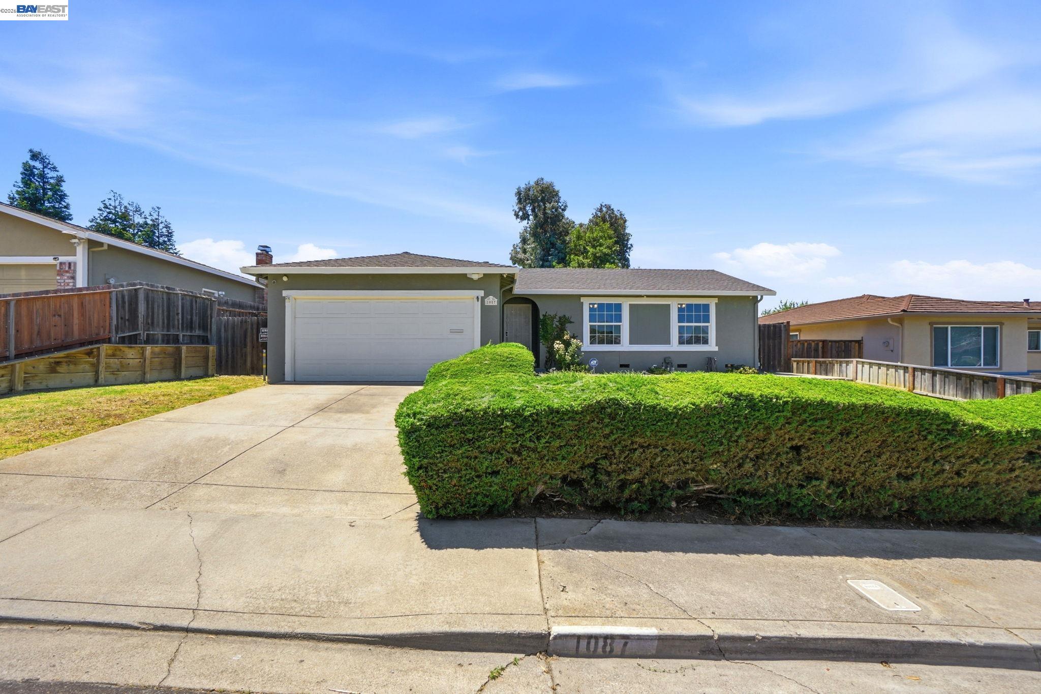 1087 Jensen Dr — photo