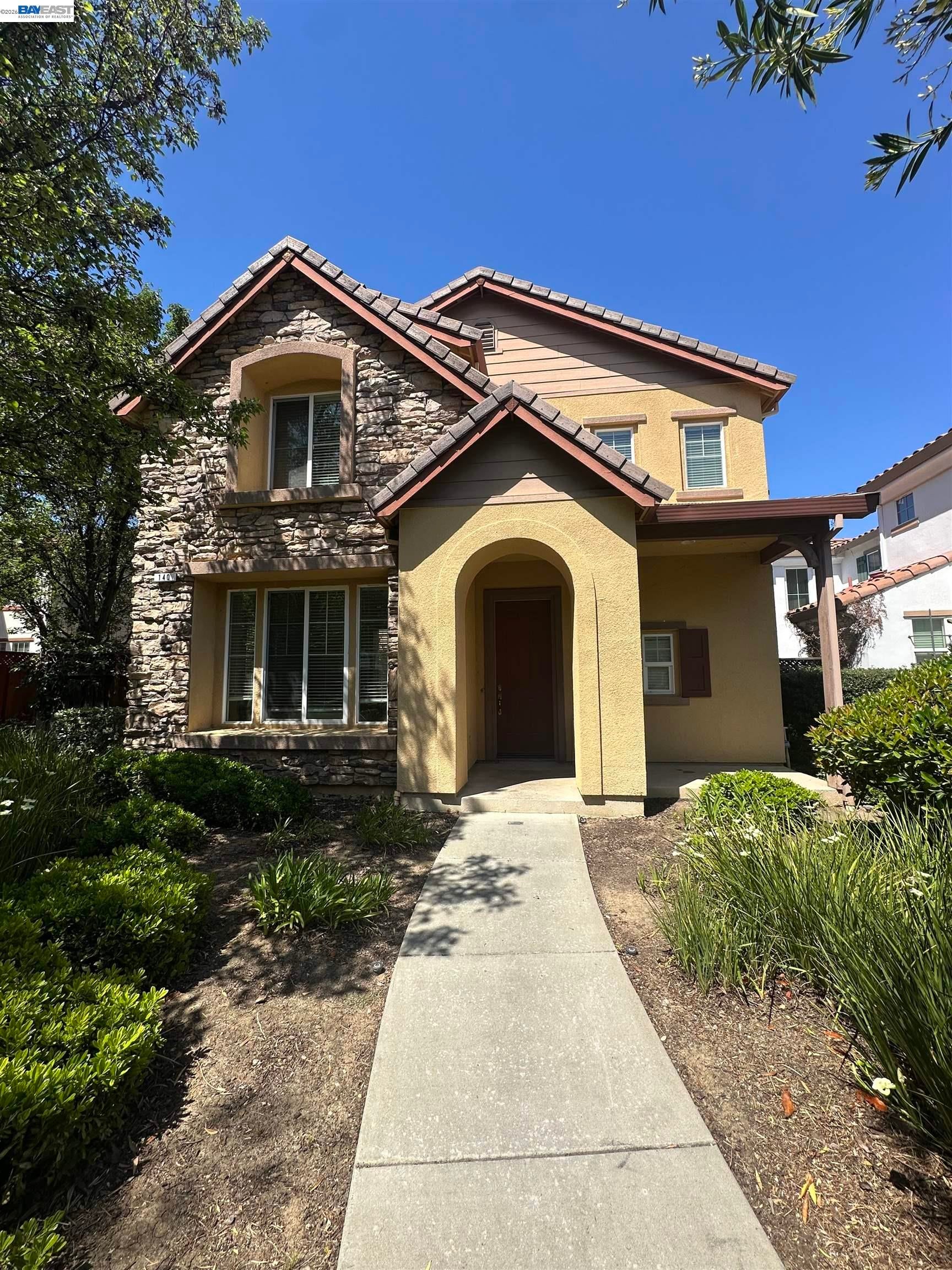140 W Brilloso Ln — photo