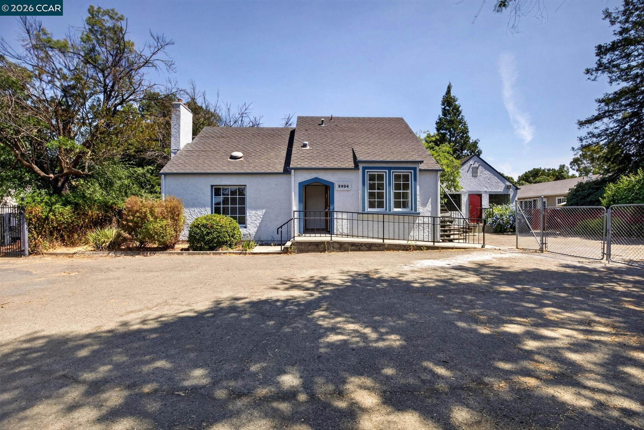 2924 Clayton Rd — photo