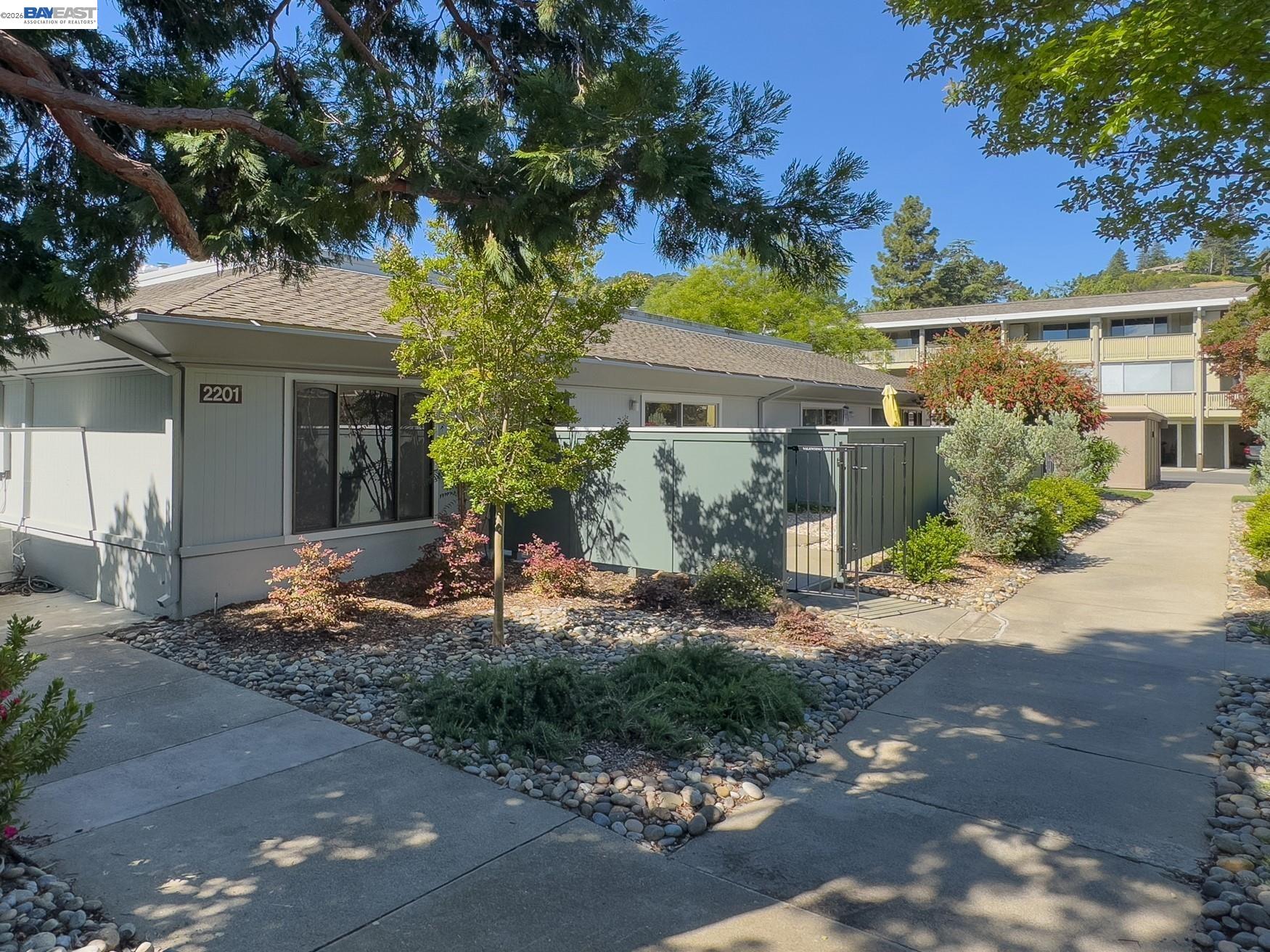 2201 Pine Knoll Dr — photo