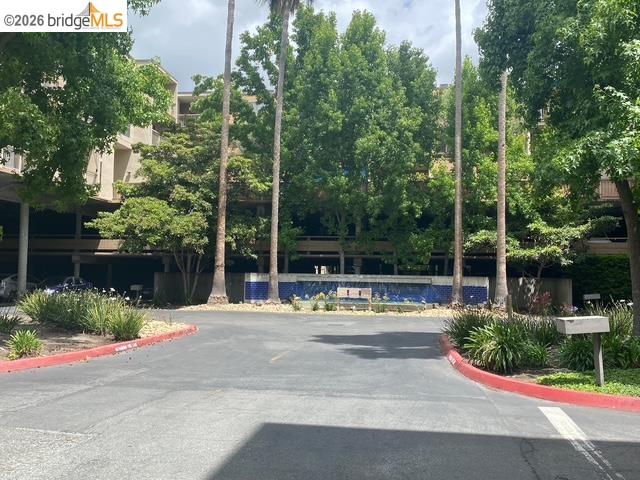360 N Civic Dr — photo
