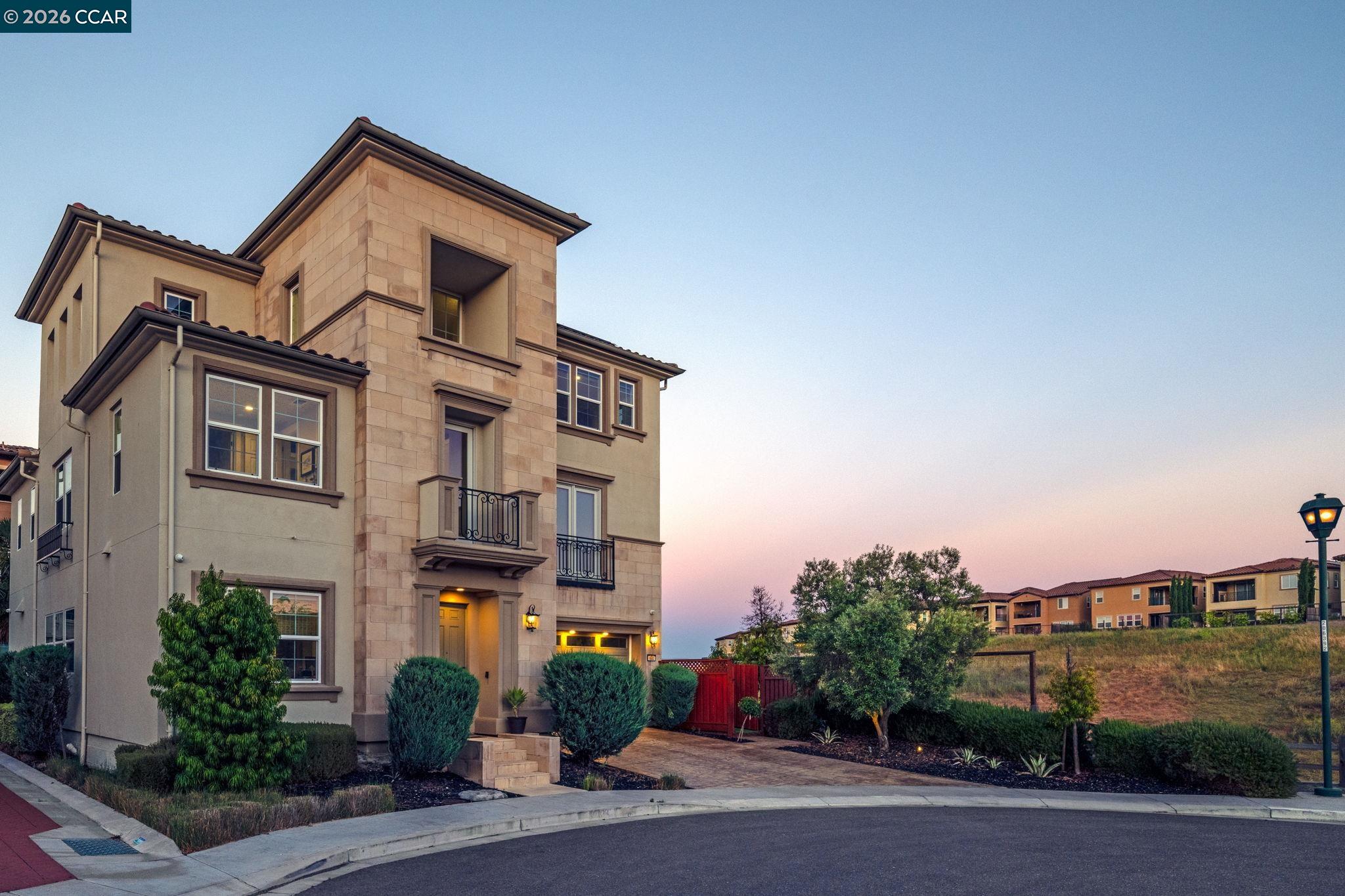 600 Thyme Way — photo