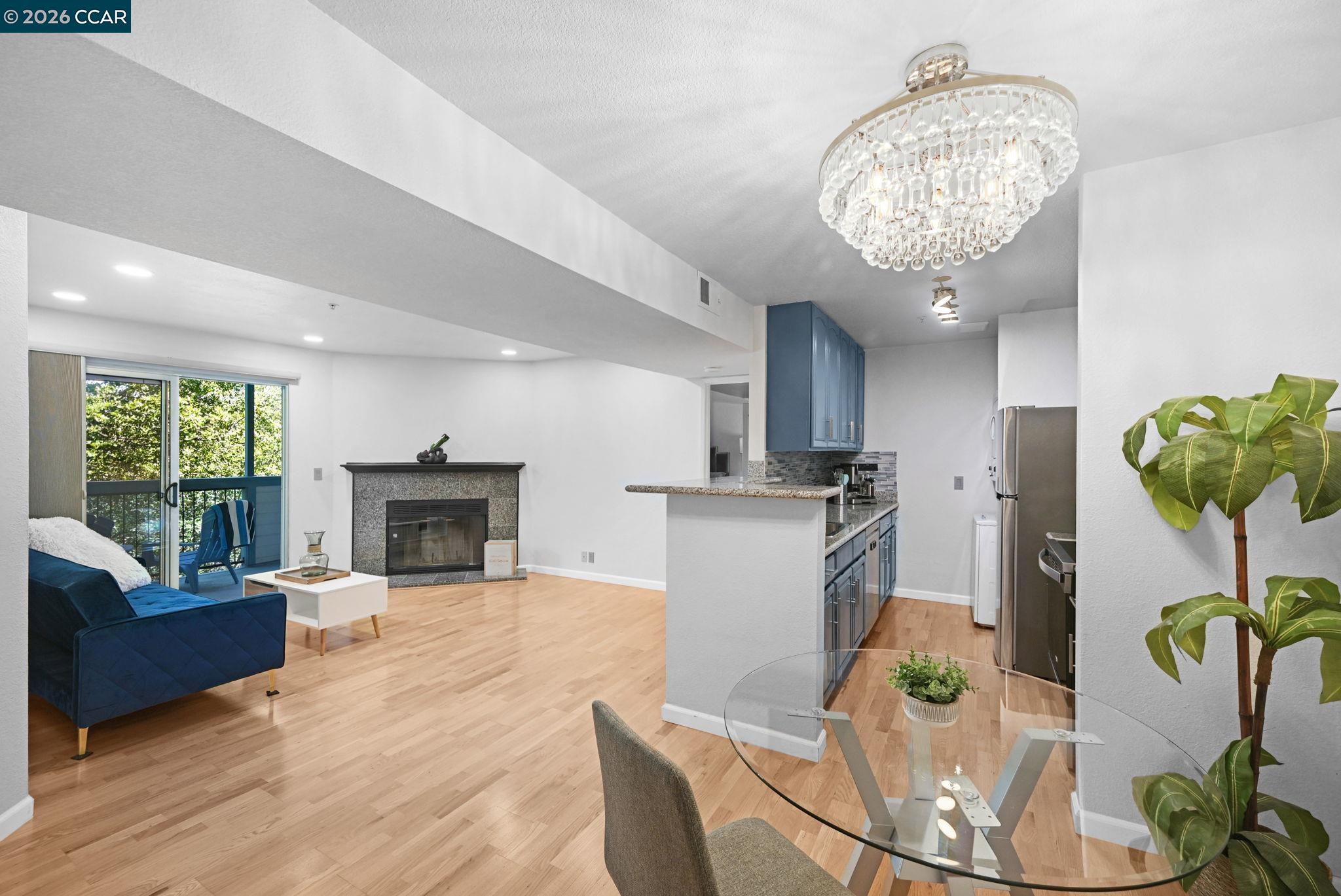 1410 Bel Air Dr — photo