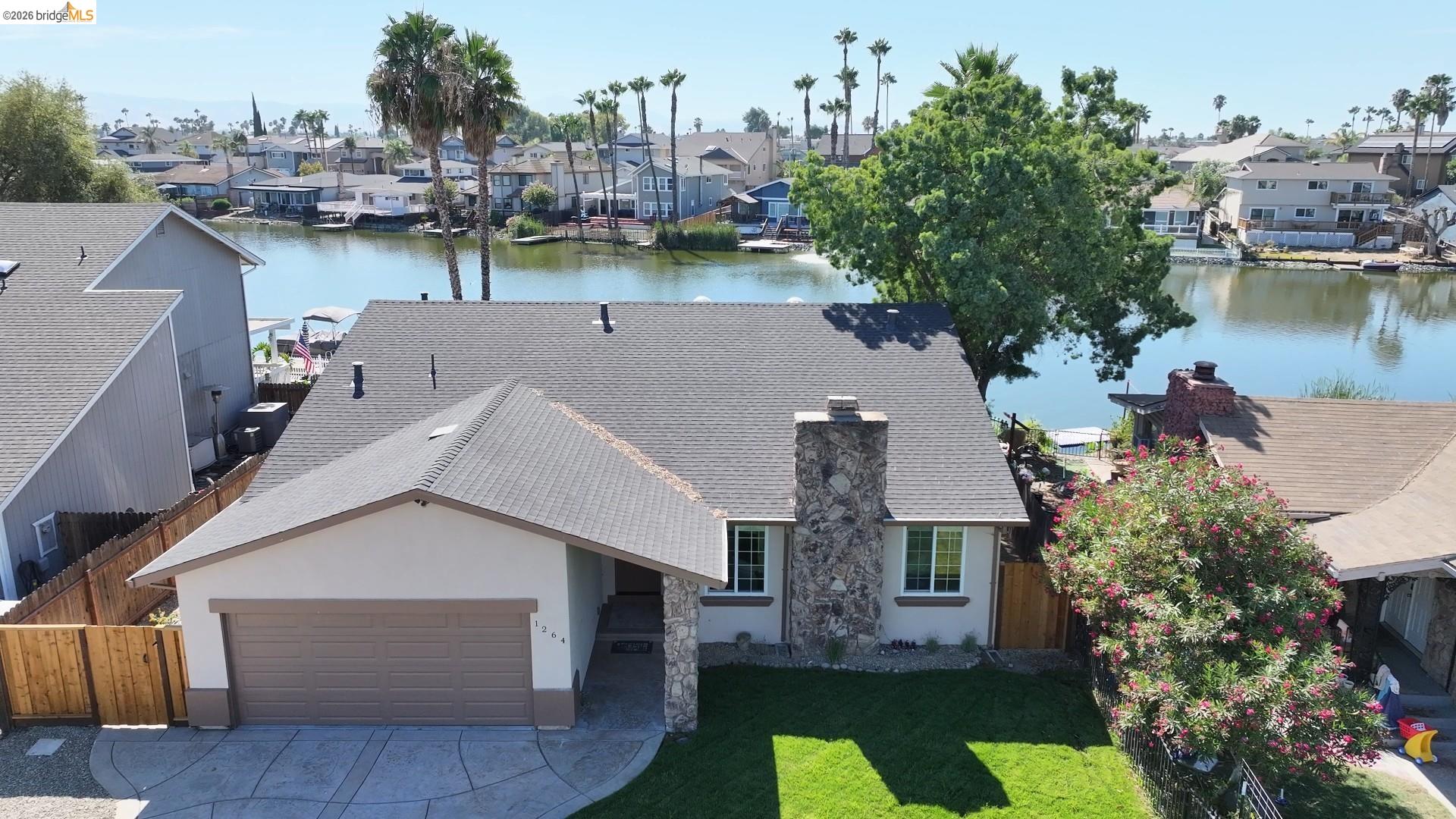 1264 Beach Ct — photo
